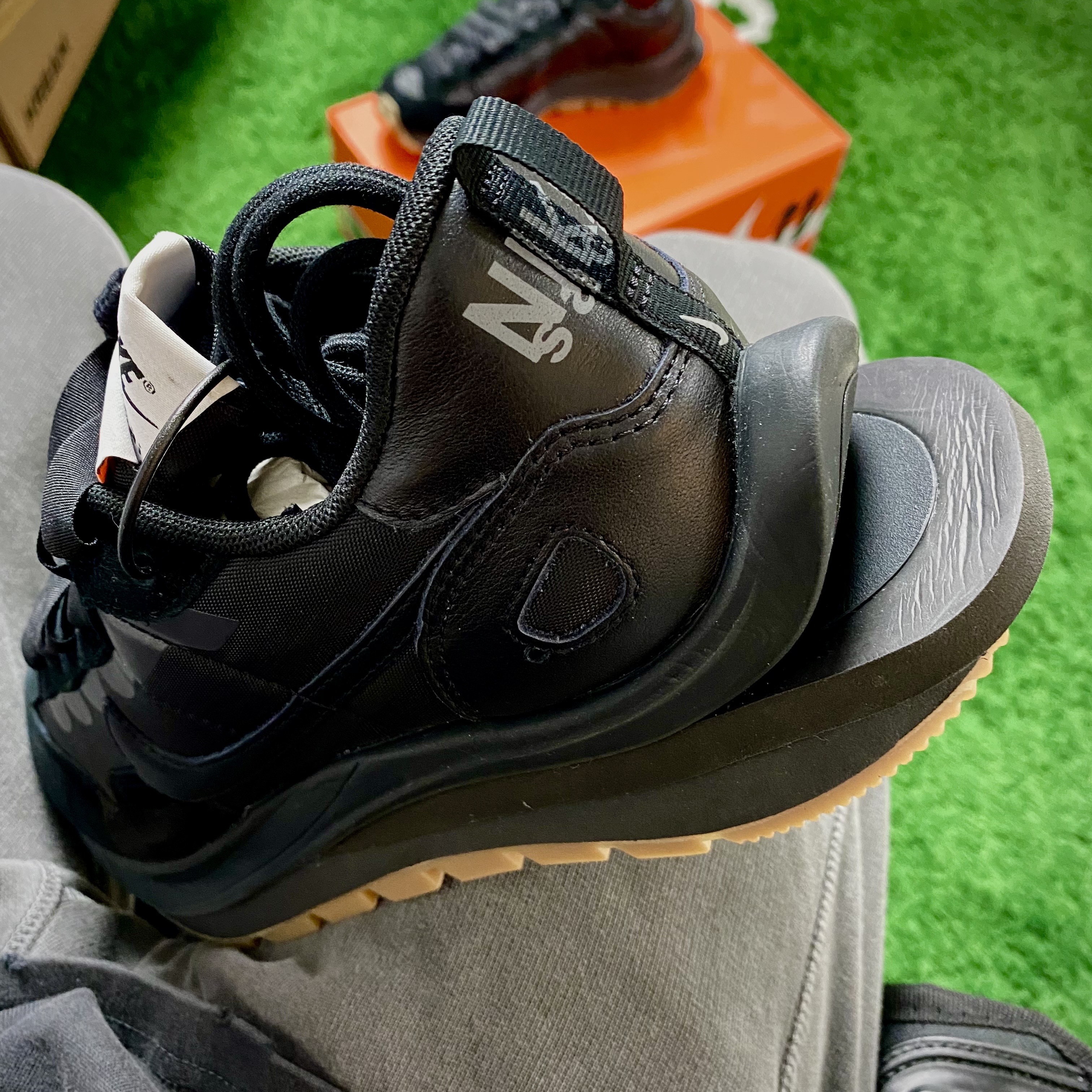 Nike x Sacai VaporWaffle Black and Gum, Nike x Sacai VaporWaffle Dark Iris 착용 스타일 - 1