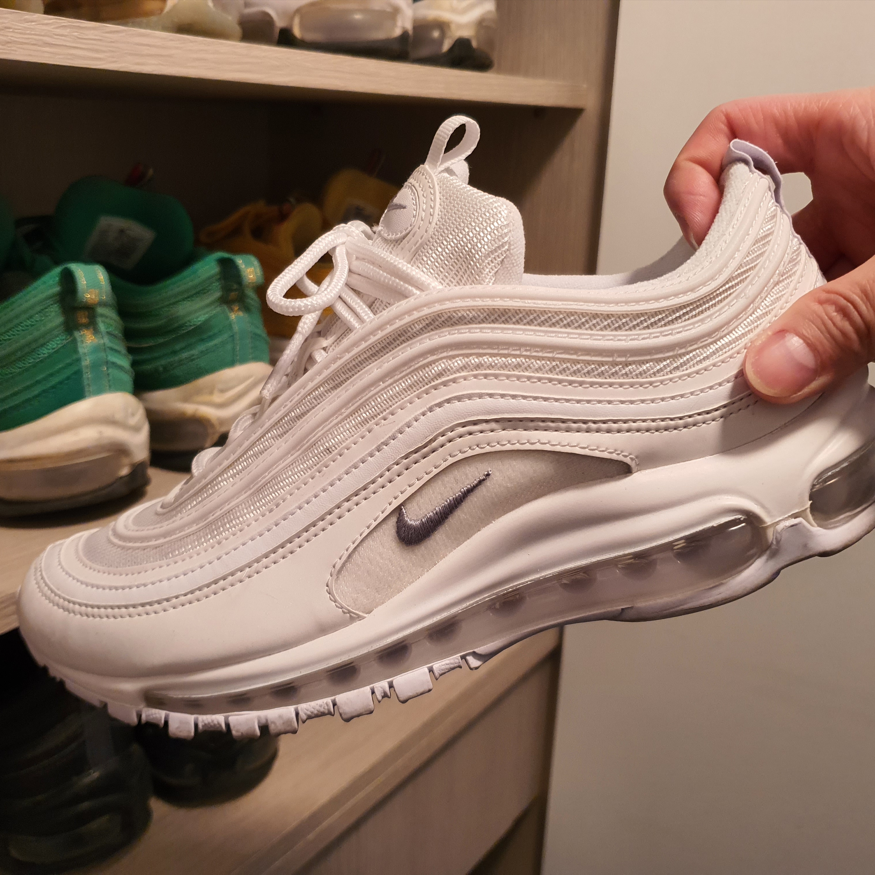 Nike Air Max 97 Triple White Wolf Grey 착용 스타일 - 5