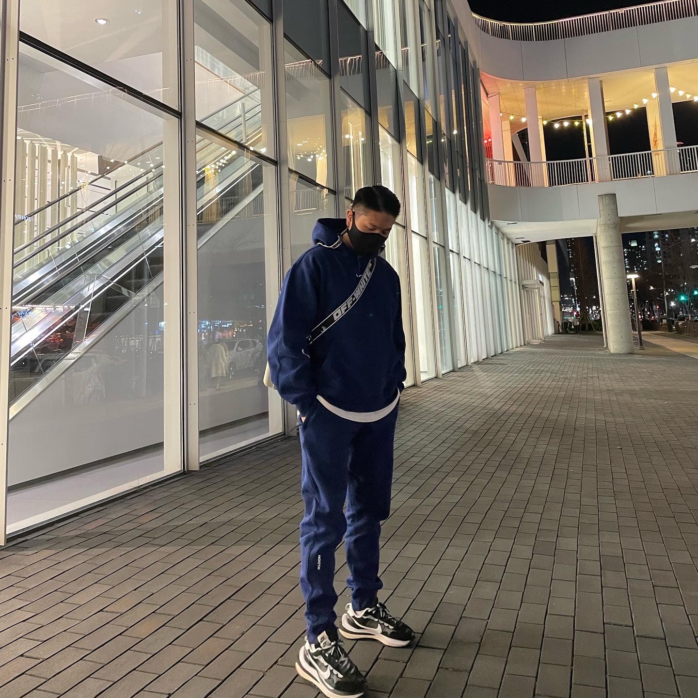 Nike x Drake Nocta Cardinal Stock Essential Hoodie Navy - US/EU, Nike x Sacai VaporWaffle Black White 착용 스타일 - 3