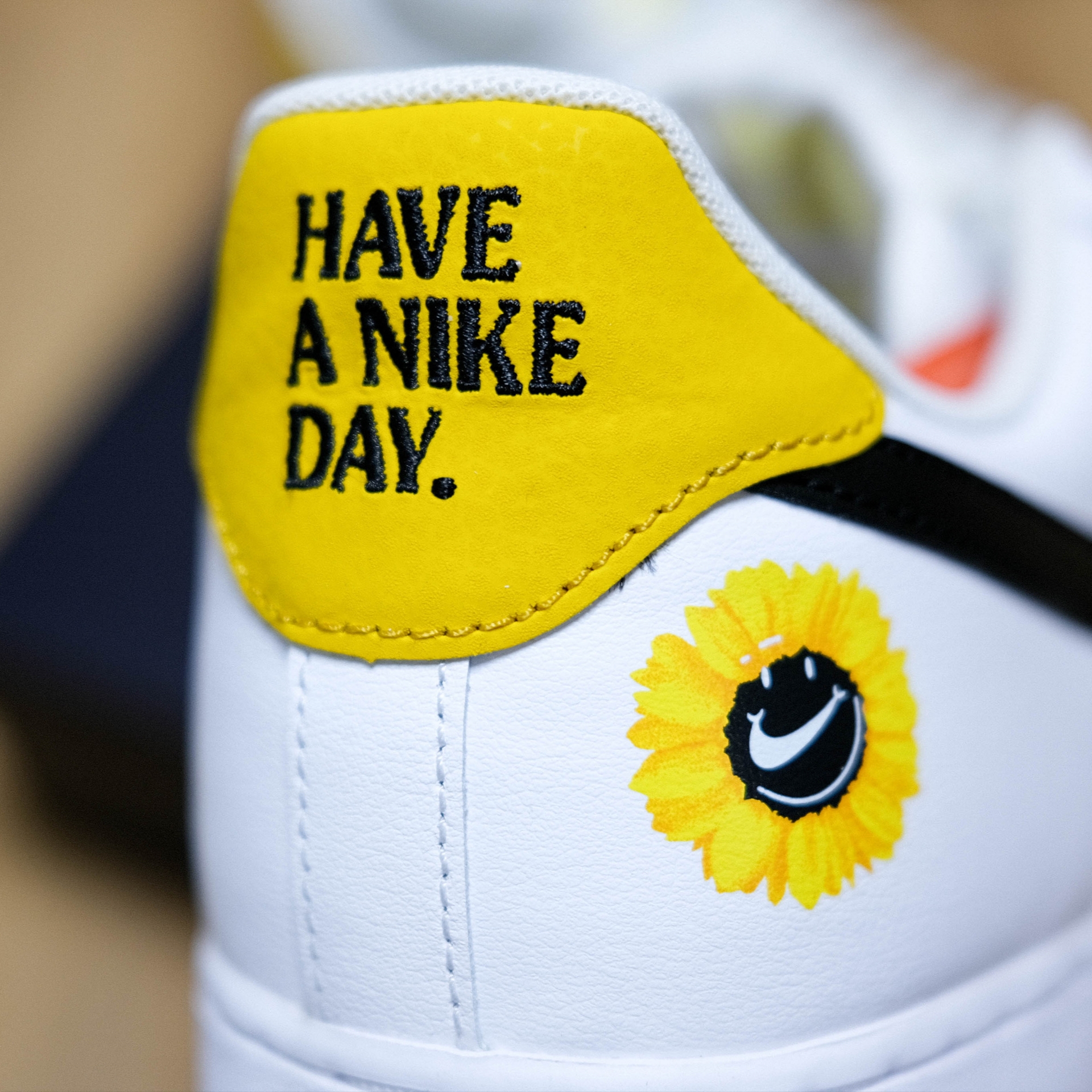 Nike Air Force 1 '07 LV8 2 Have a Nike Day 착용 스타일
