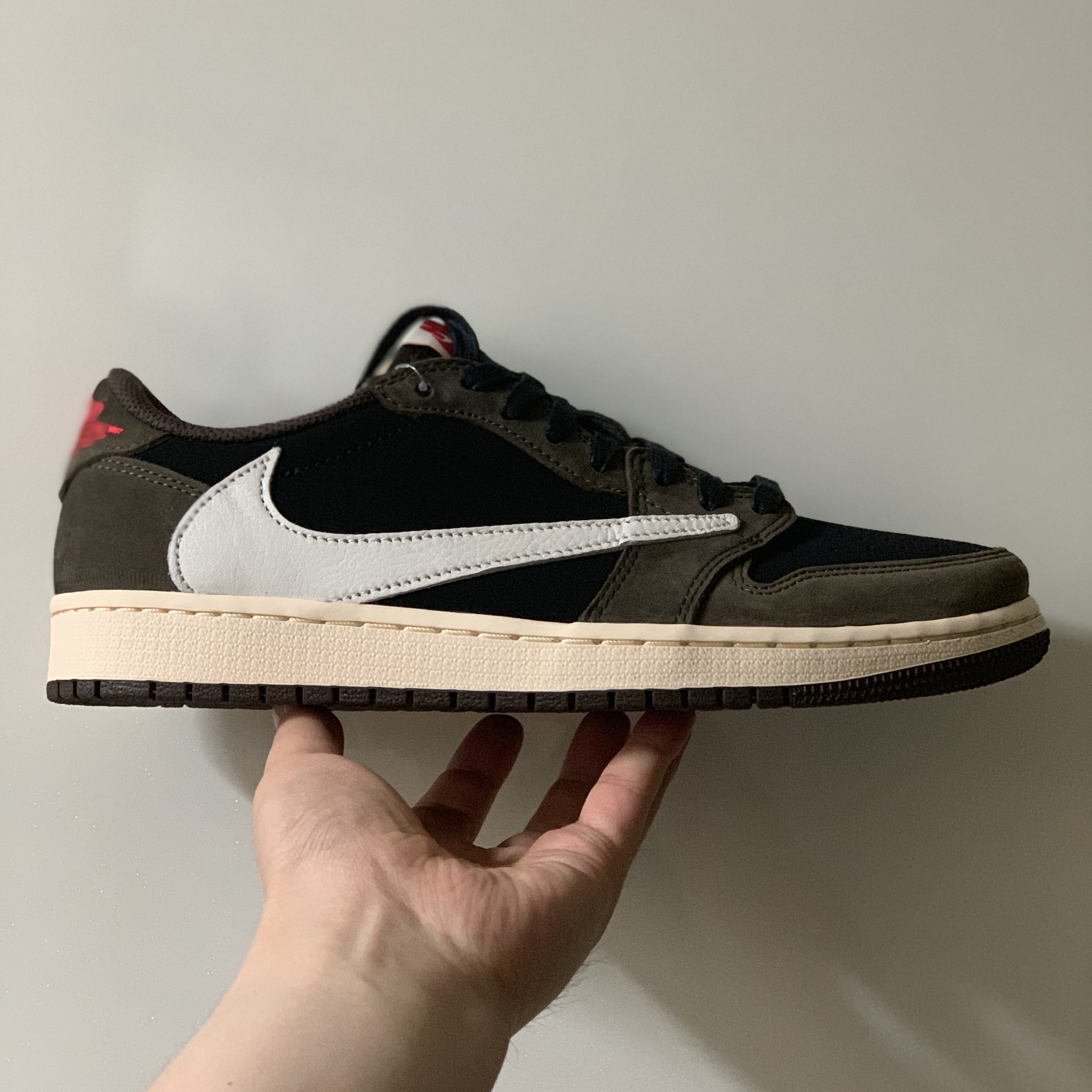 Jordan 1 x Travis Scott Retro Low OG SP Mocha 착용 스타일