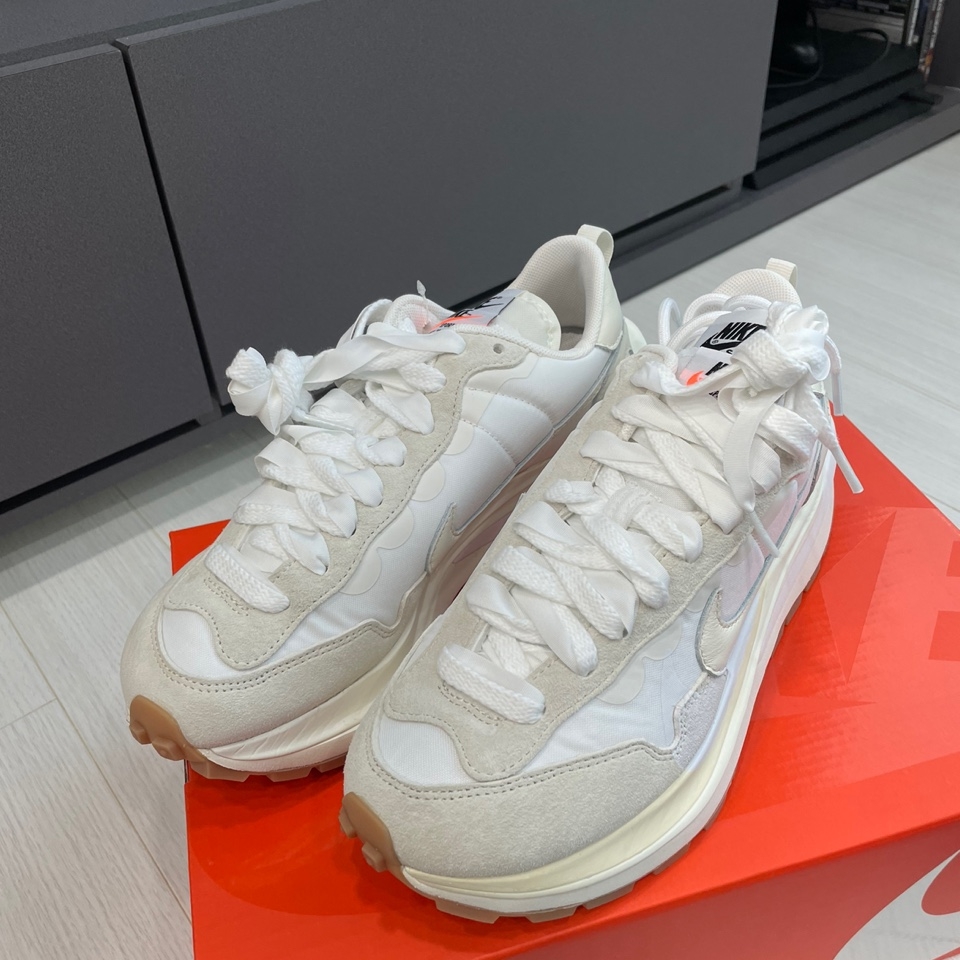 Nike x Sacai VaporWaffle White and Gum 착용 스타일