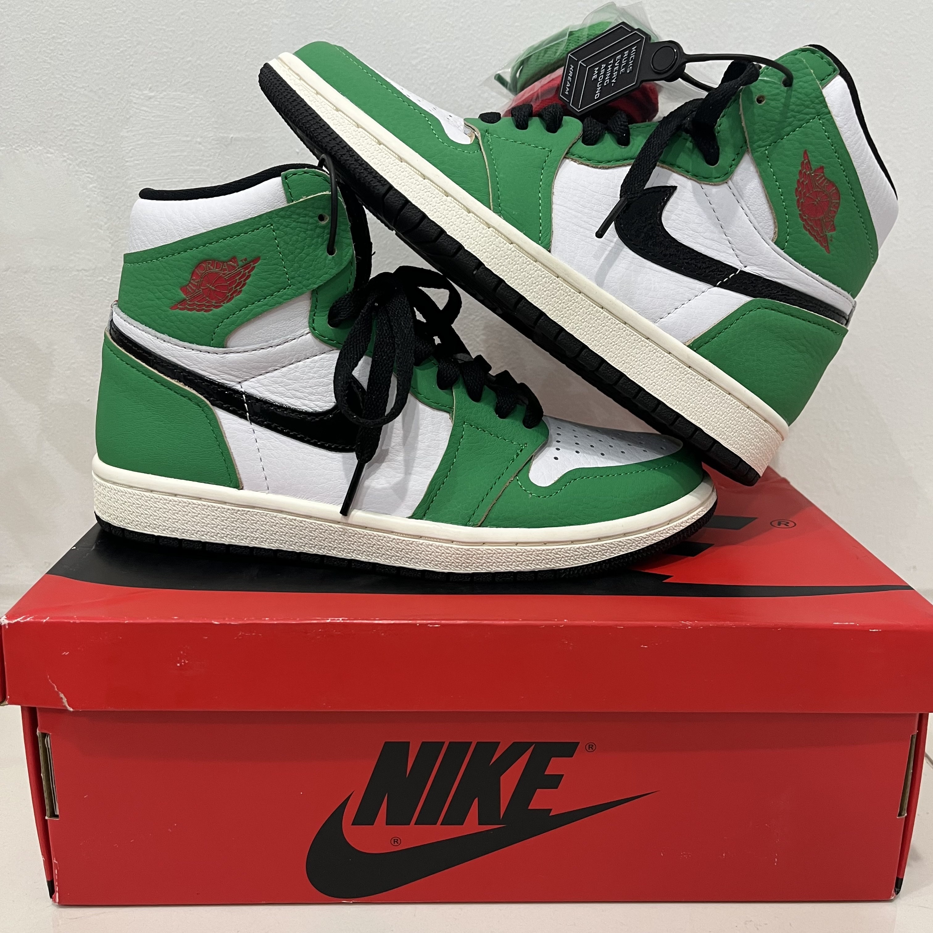 (W) Jordan 1 Retro High OG Lucky Green, Nike Heritage 86 Futura Washed Cap Black White 착용 스타일 - 4