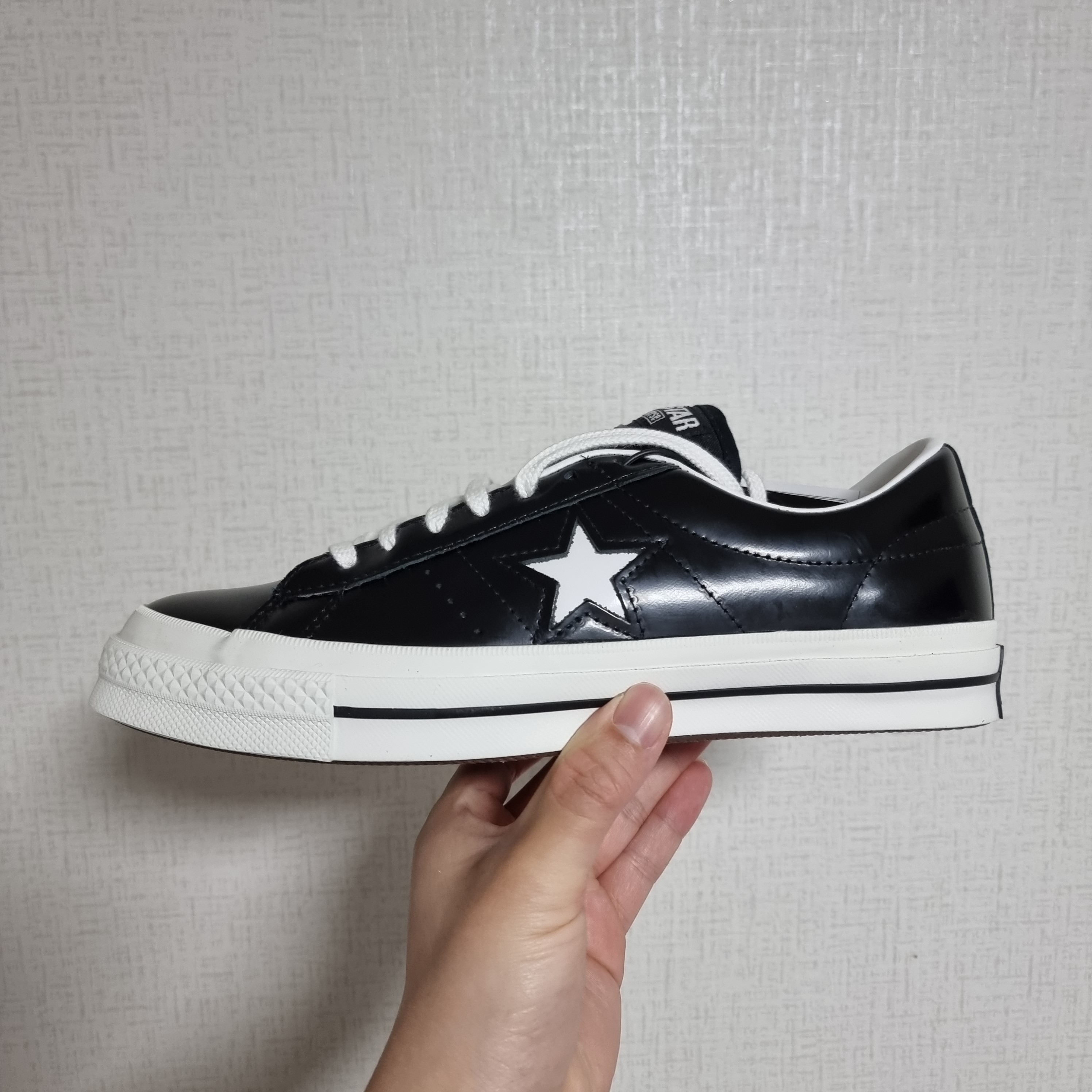 Converse One Star Ox HanByeol Black 착용 스타일 - 2
