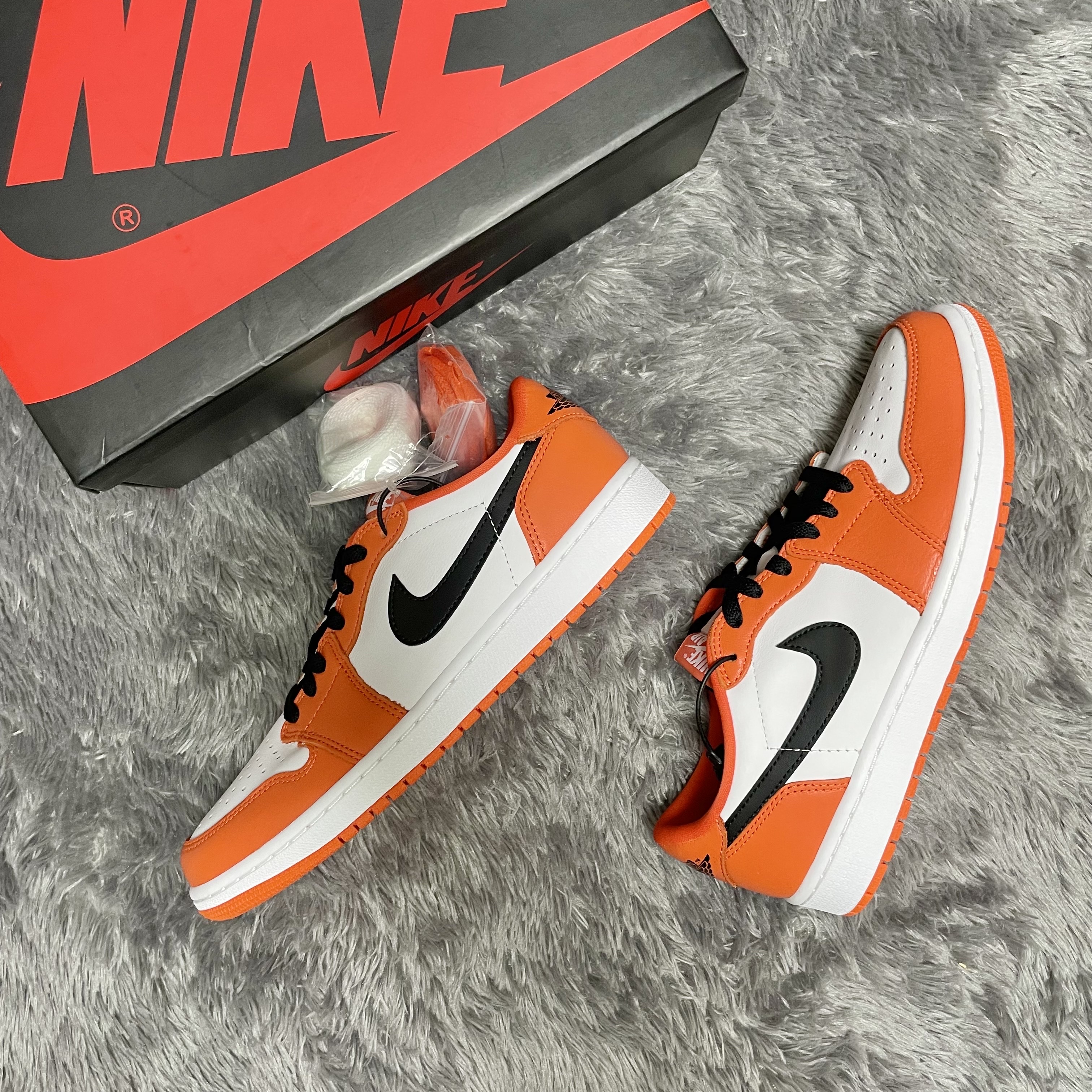 Jordan 1 Low OG Starfish 착용 스타일