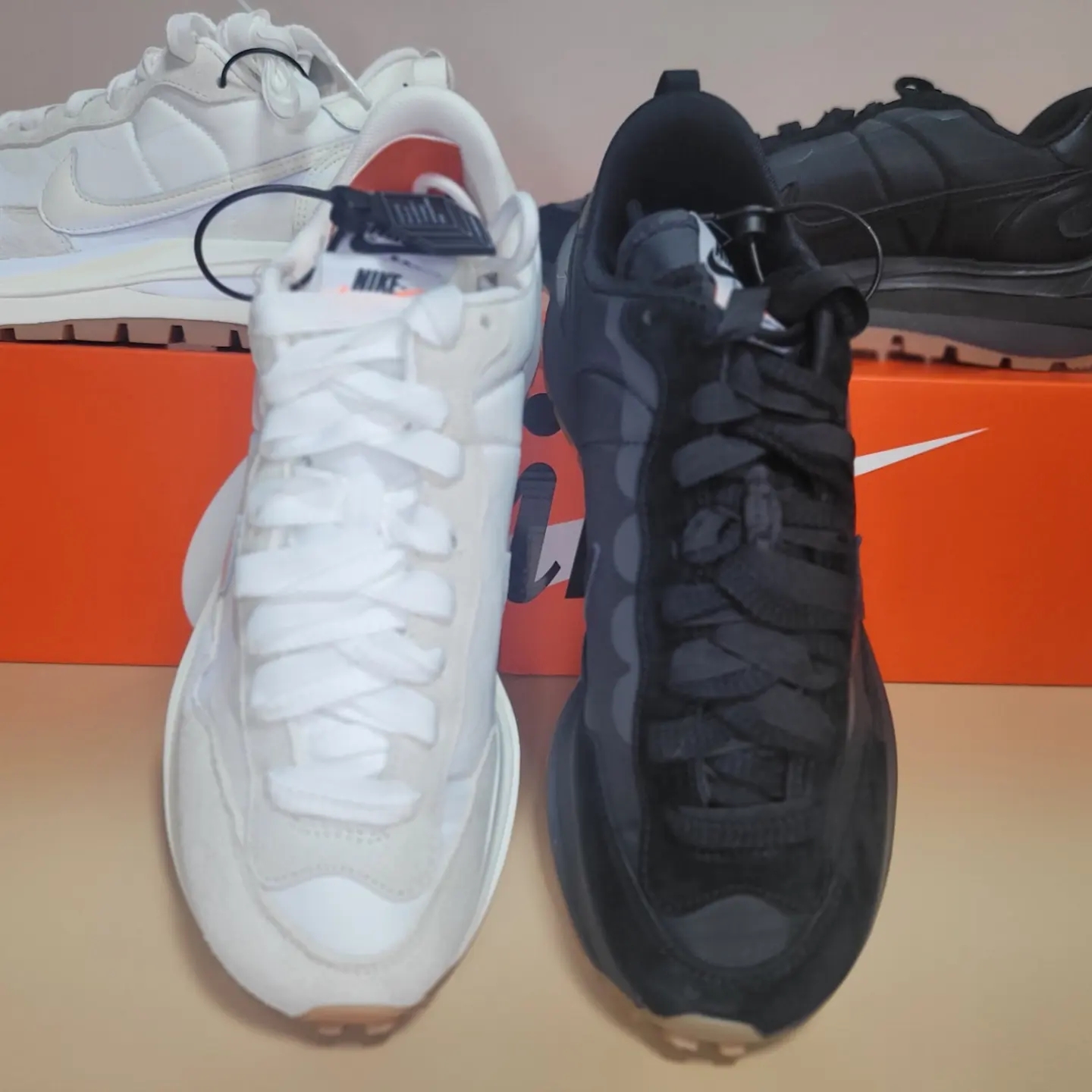 Nike x Sacai VaporWaffle White and Gum, Nike x Sacai VaporWaffle Black and Gum 착용 스타일 - 1