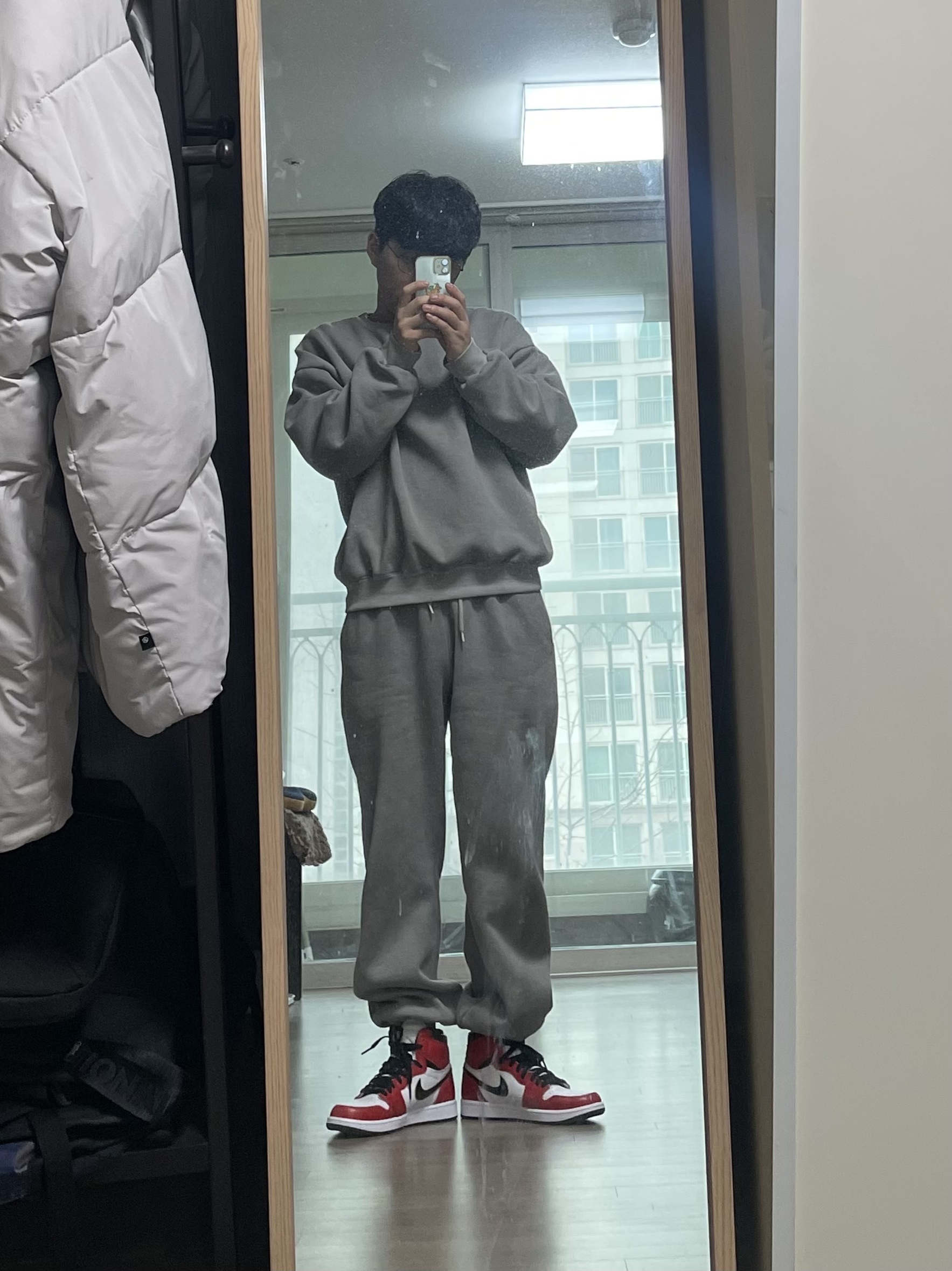 Jordan 1 Retro High OG Light Fusion Red 착용 스타일