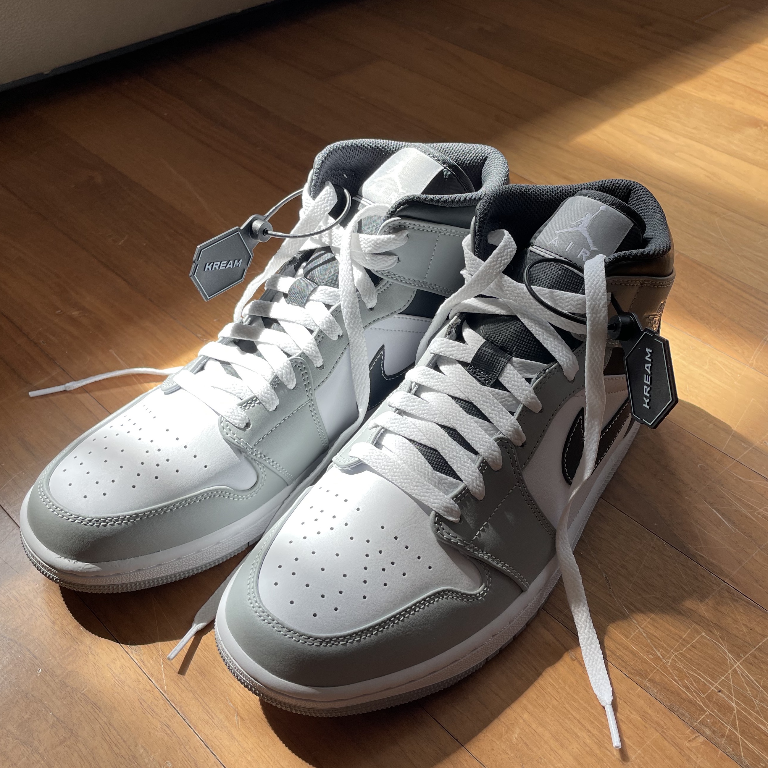 Jordan 1 Mid Light Smoke Grey Anthracite 착용 스타일