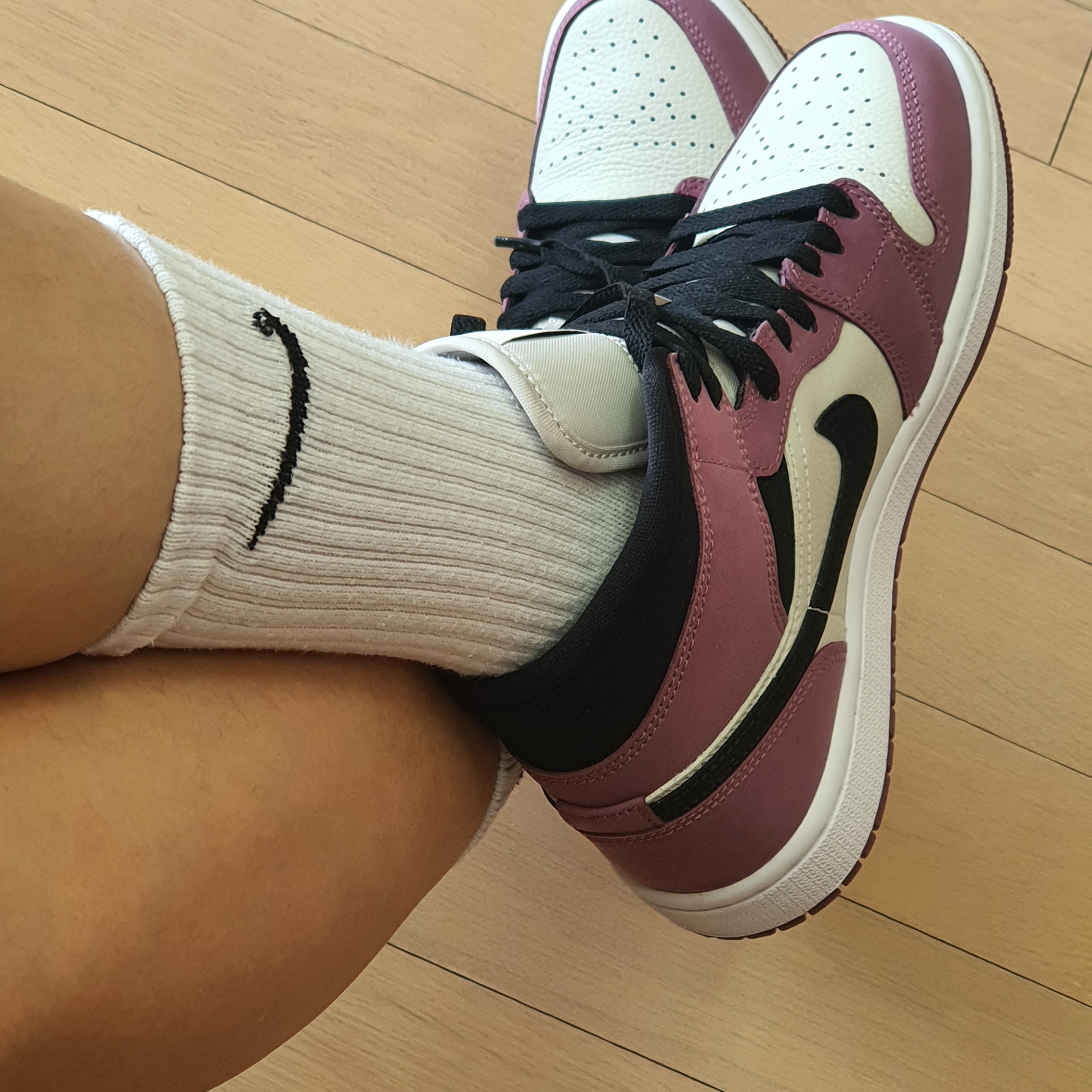 (W) Jordan 1 Mid SE Light Mulberry 착용 스타일 - 2