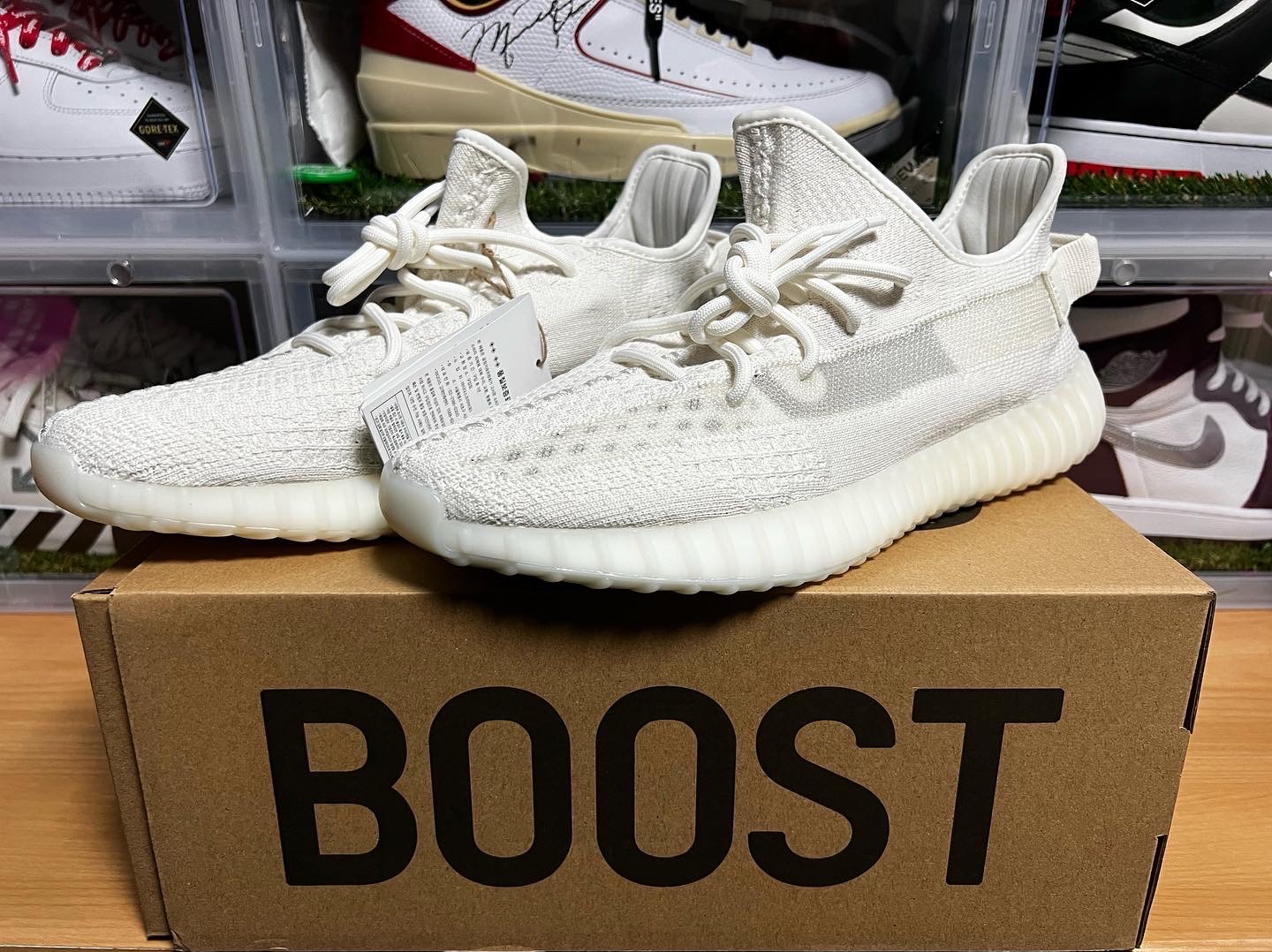 Adidas Yeezy Boost 350 V2 Bone 착용 스타일 - 3