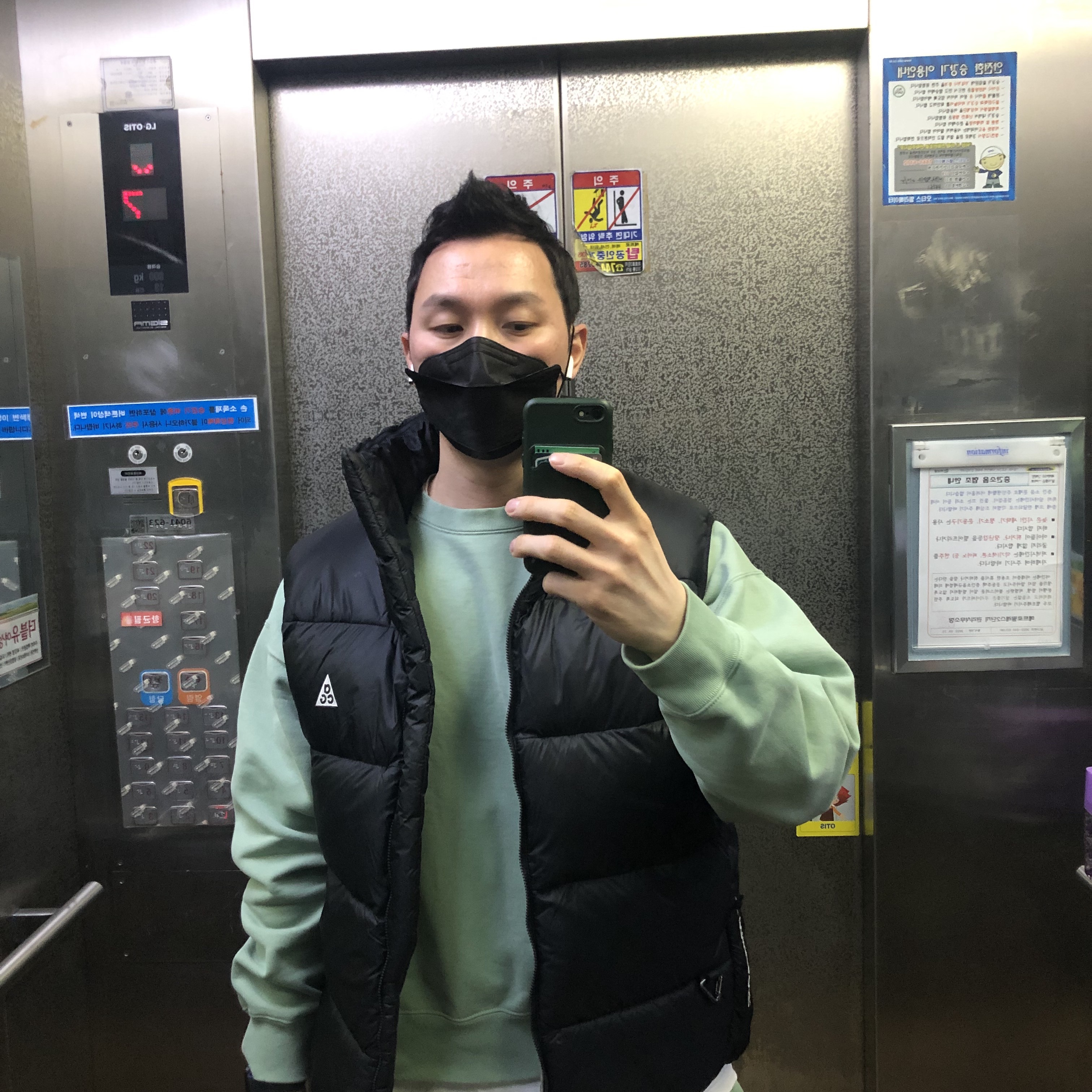 Nike ACG Therma-Fit ADV Lunar Lake Puffer Vest Black - US/EU, Nike NRG Solo Swoosh Fleece Pants Steam - US/EU 착용 스타일 - 3