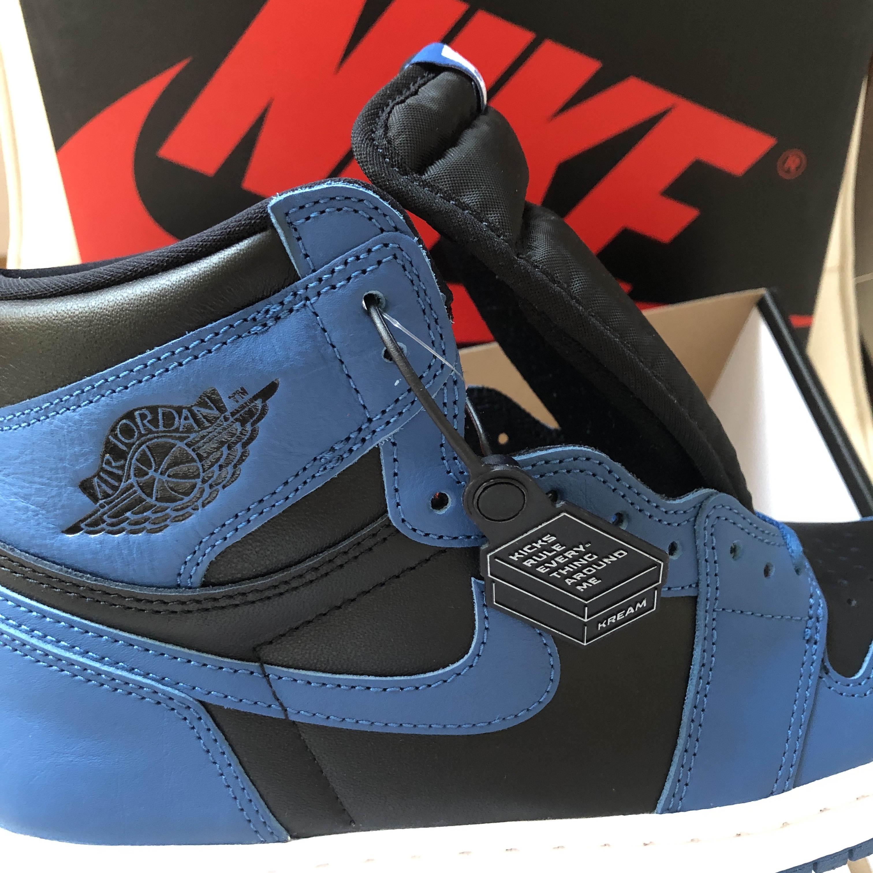 Jordan 1 Retro High OG Dark Marina Blue 착용 스타일 - 1