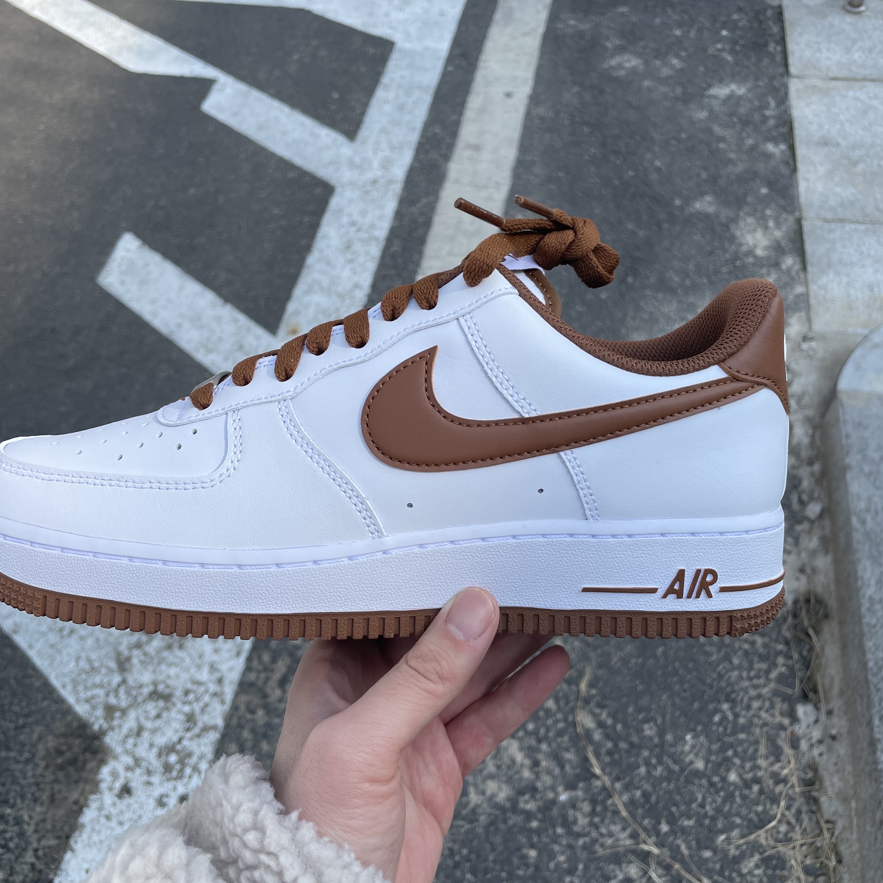 Nike Air Force 1 '07 Pecan 착용 스타일