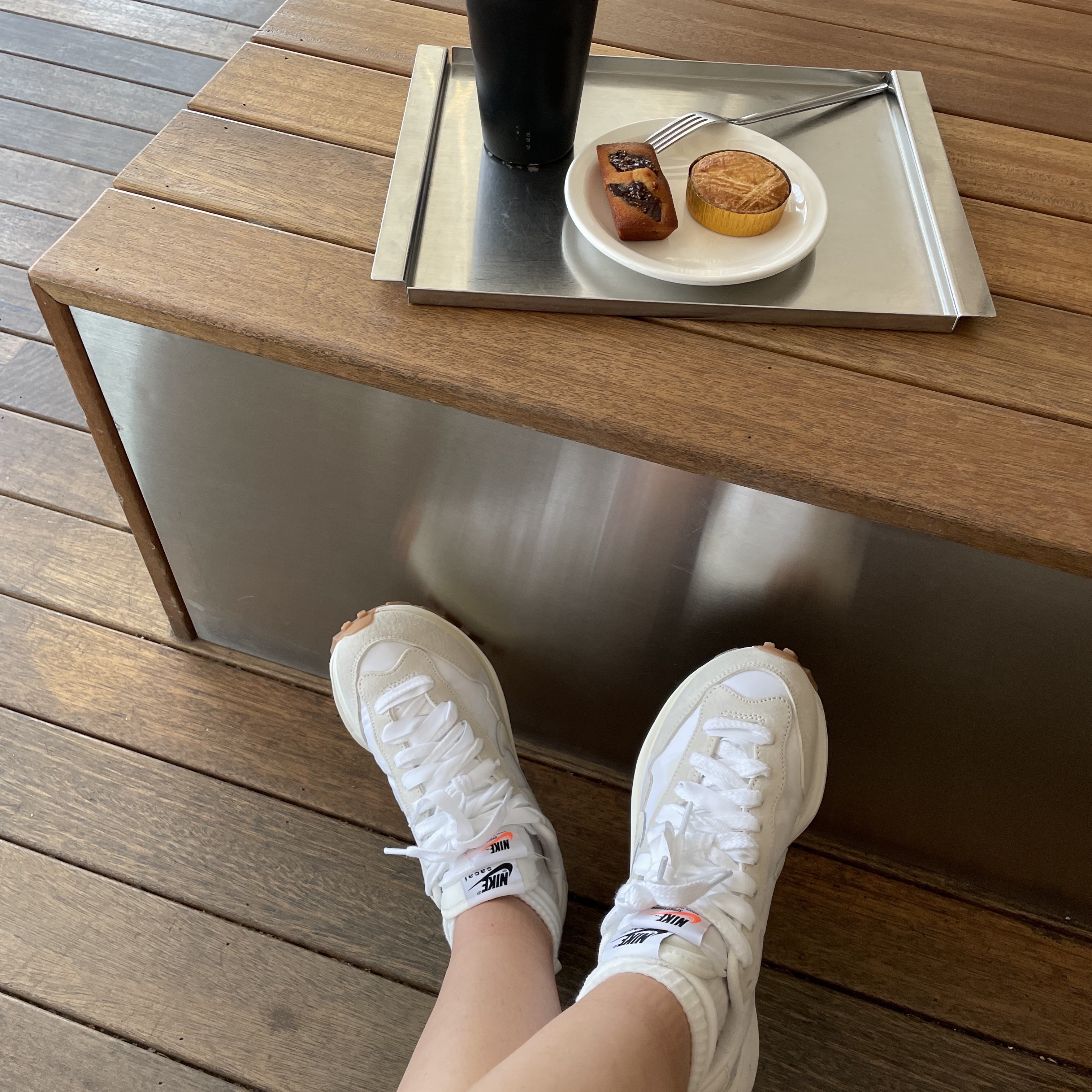 Nike x Sacai VaporWaffle White and Gum 착용 스타일 - 3