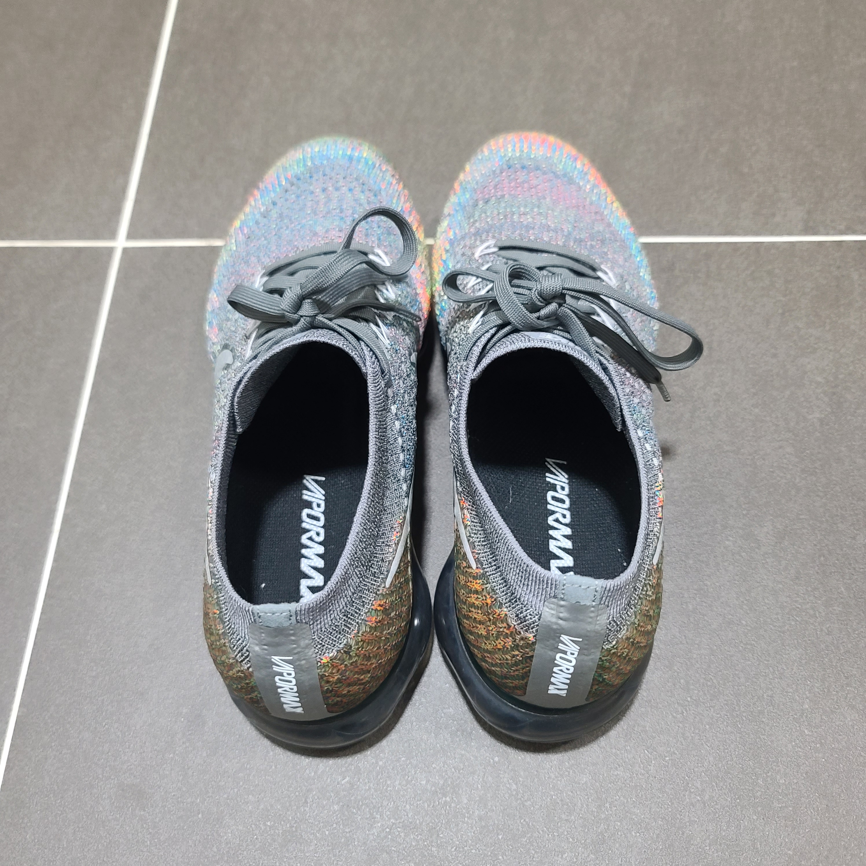 Nike Air VaporMax Grey Multi-Color 착용 스타일 - 3