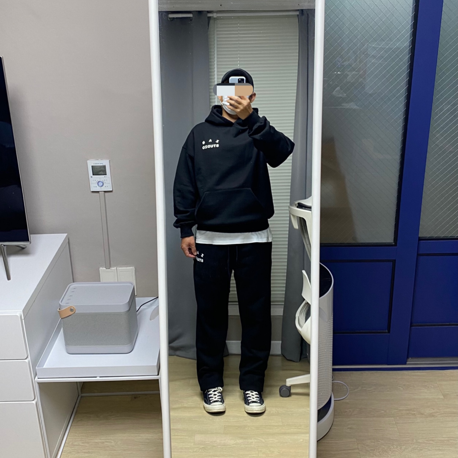 IAB Studio Hoodie Black White, IAB Studio Sweatpants Black White - 22SS 착용 스타일
