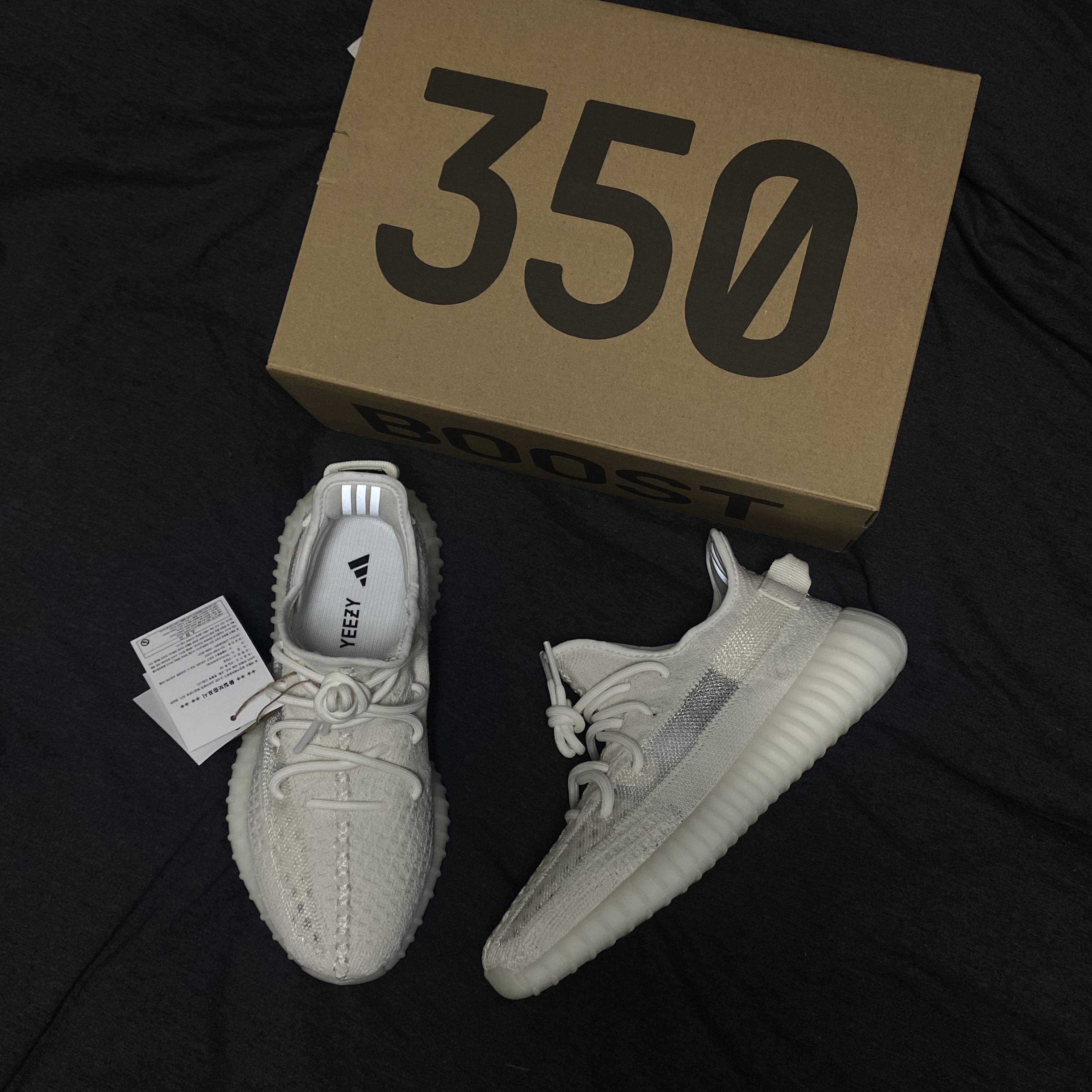 Adidas Yeezy Boost 350 V2 Bone 착용 스타일