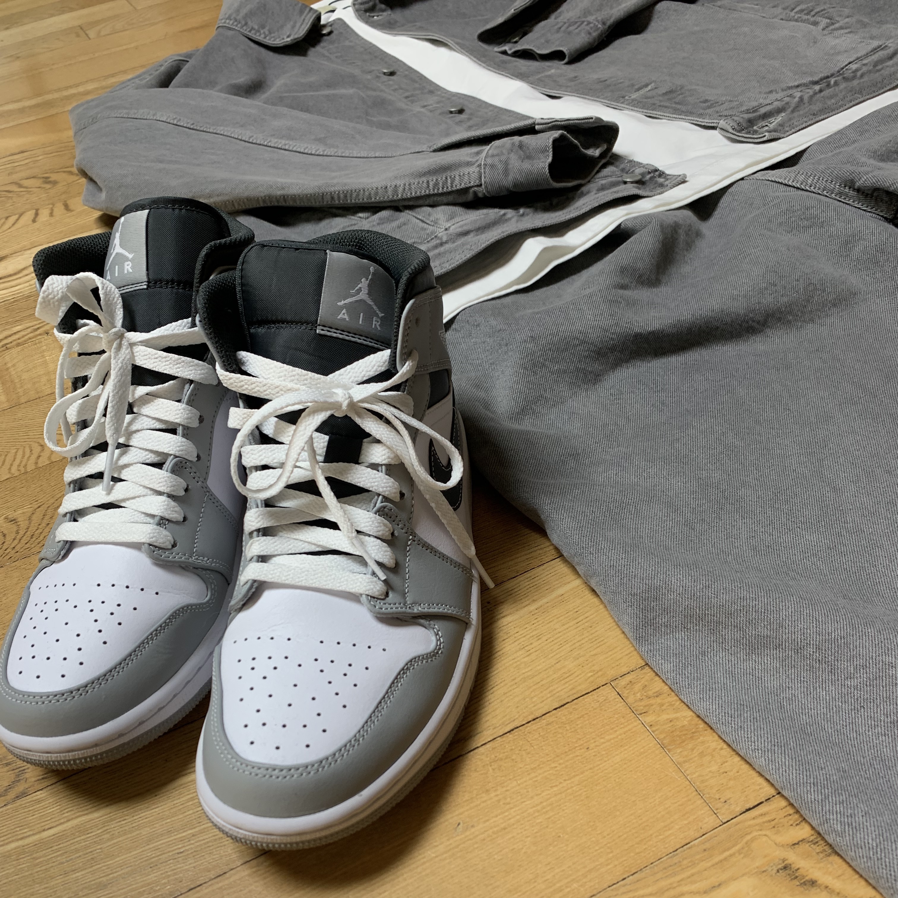 Jordan 1 Mid Light Smoke Grey Anthracite 착용 스타일