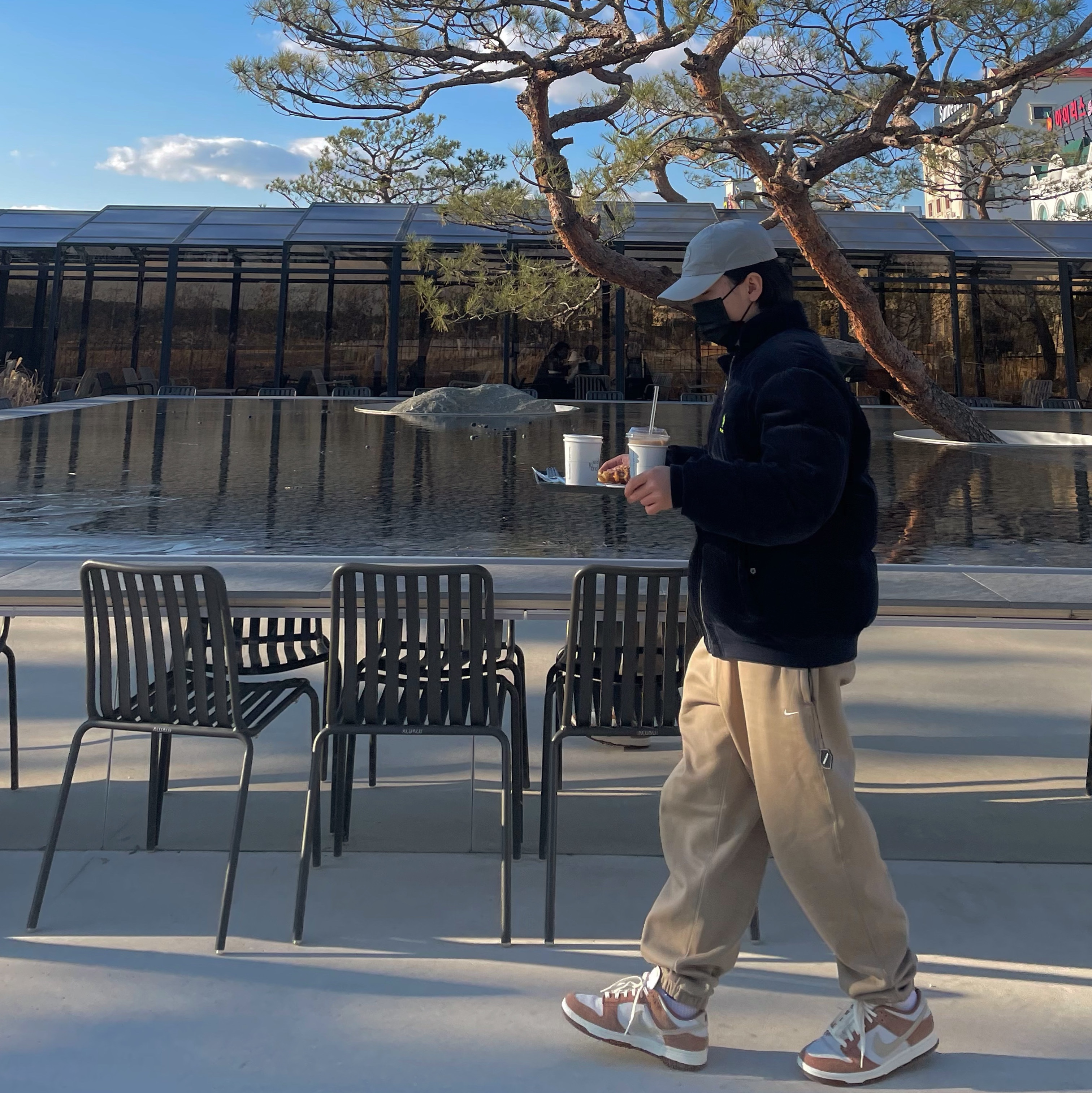 Nike Dunk Low Pro Premium Medium Curry, Nike NRG Solo Swoosh Fleece Pants Khaki - US/EU 착용 스타일