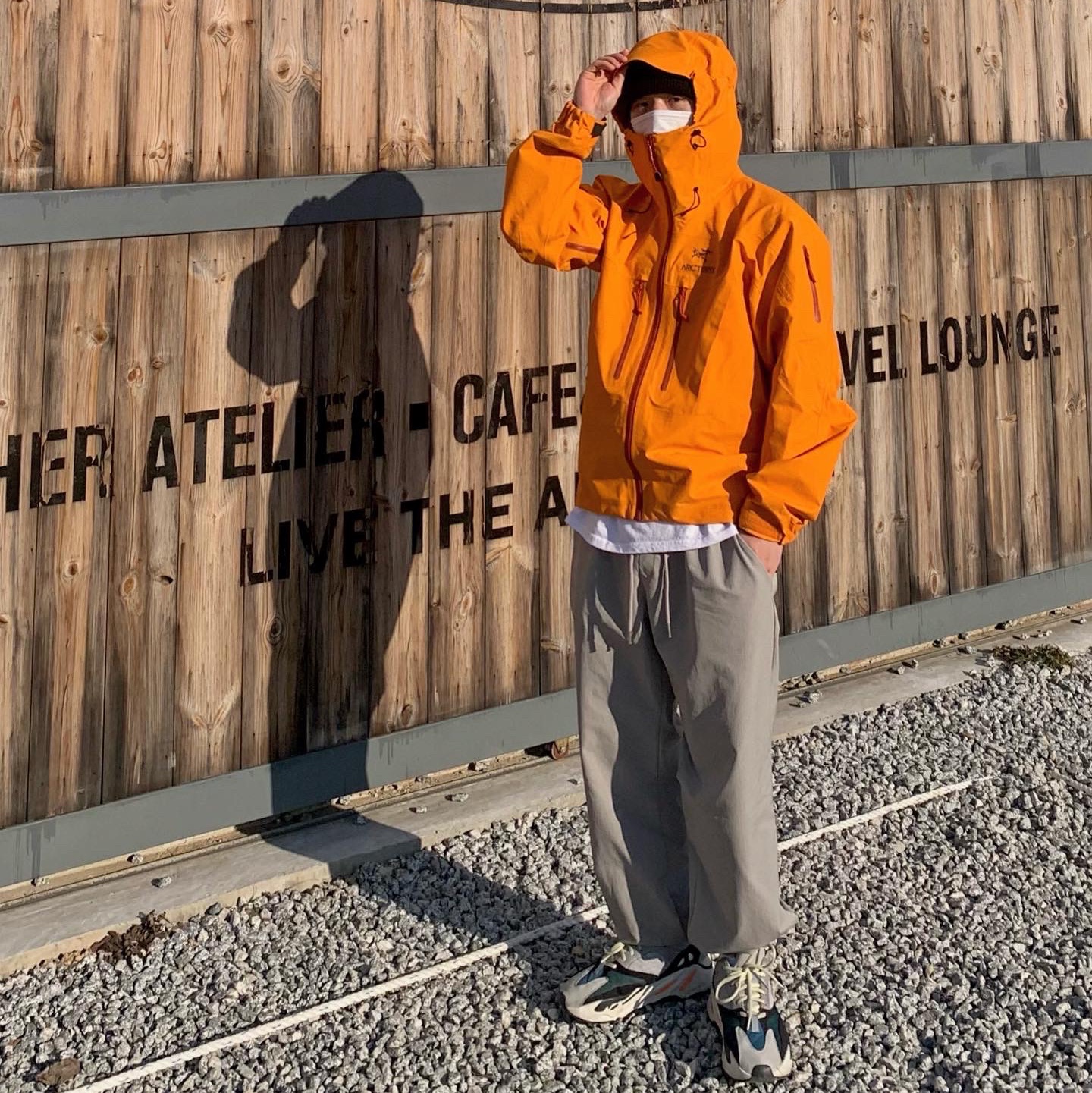 Adidas Yeezy Boost 700 Wave Runner Solid Grey 2021/2022 착용 스타일