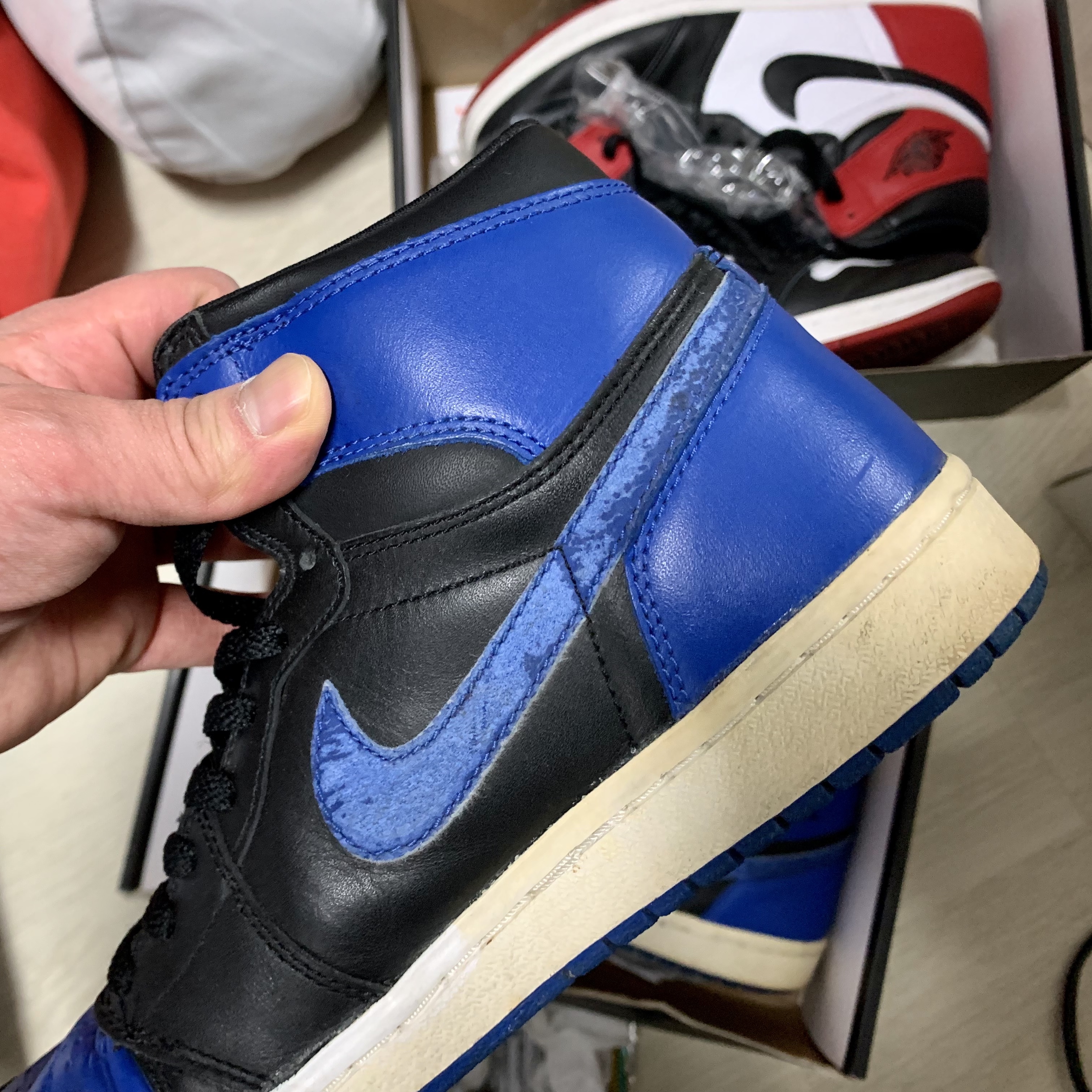 Jordan 1 Retro Black Royal Blue 2001 착용 스타일 - 2