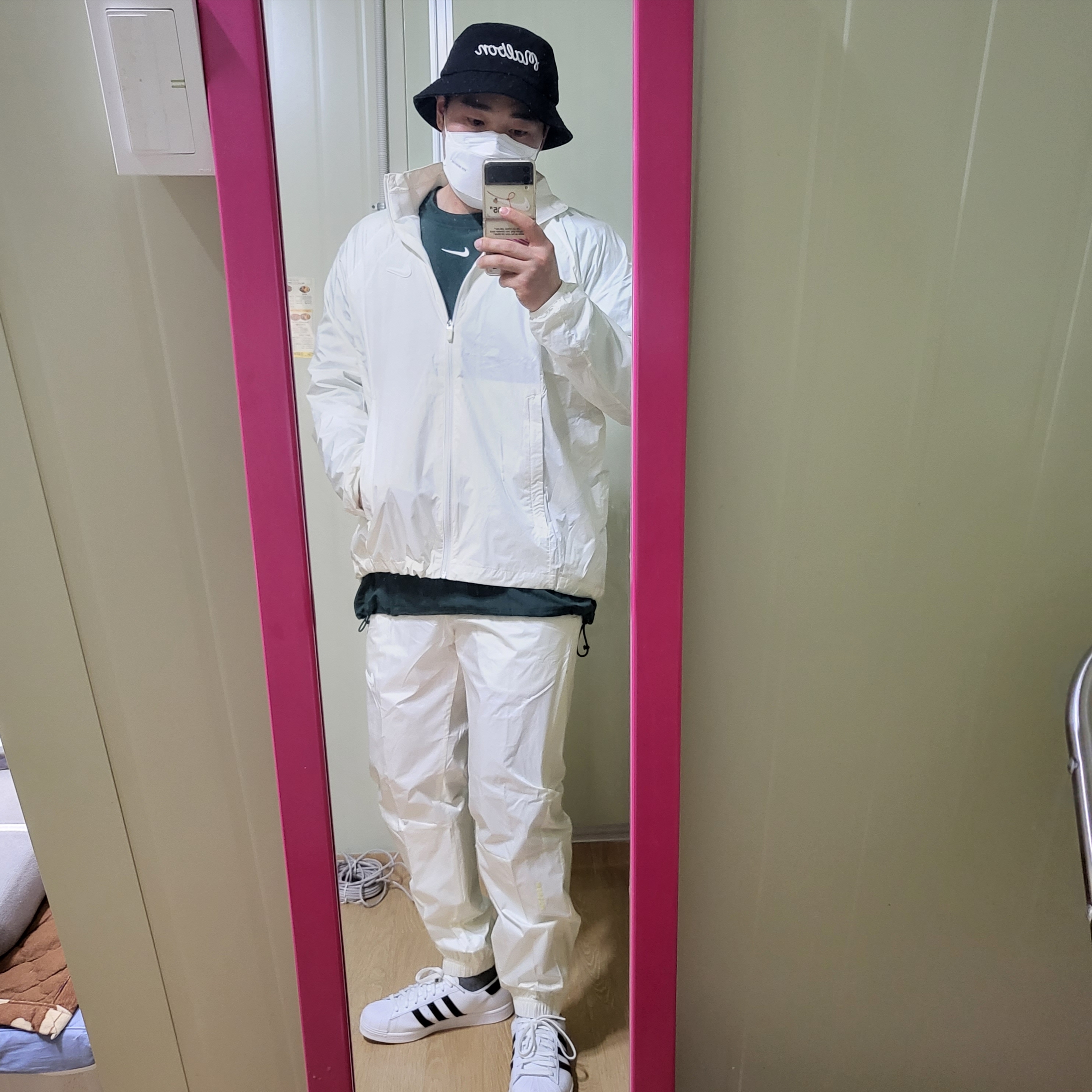 Nike x Drake Nocta Golf Crewneck Top Green - US/EU, Nike x Drake Nocta Golf Track Jacket Sail - Asia 착용 스타일