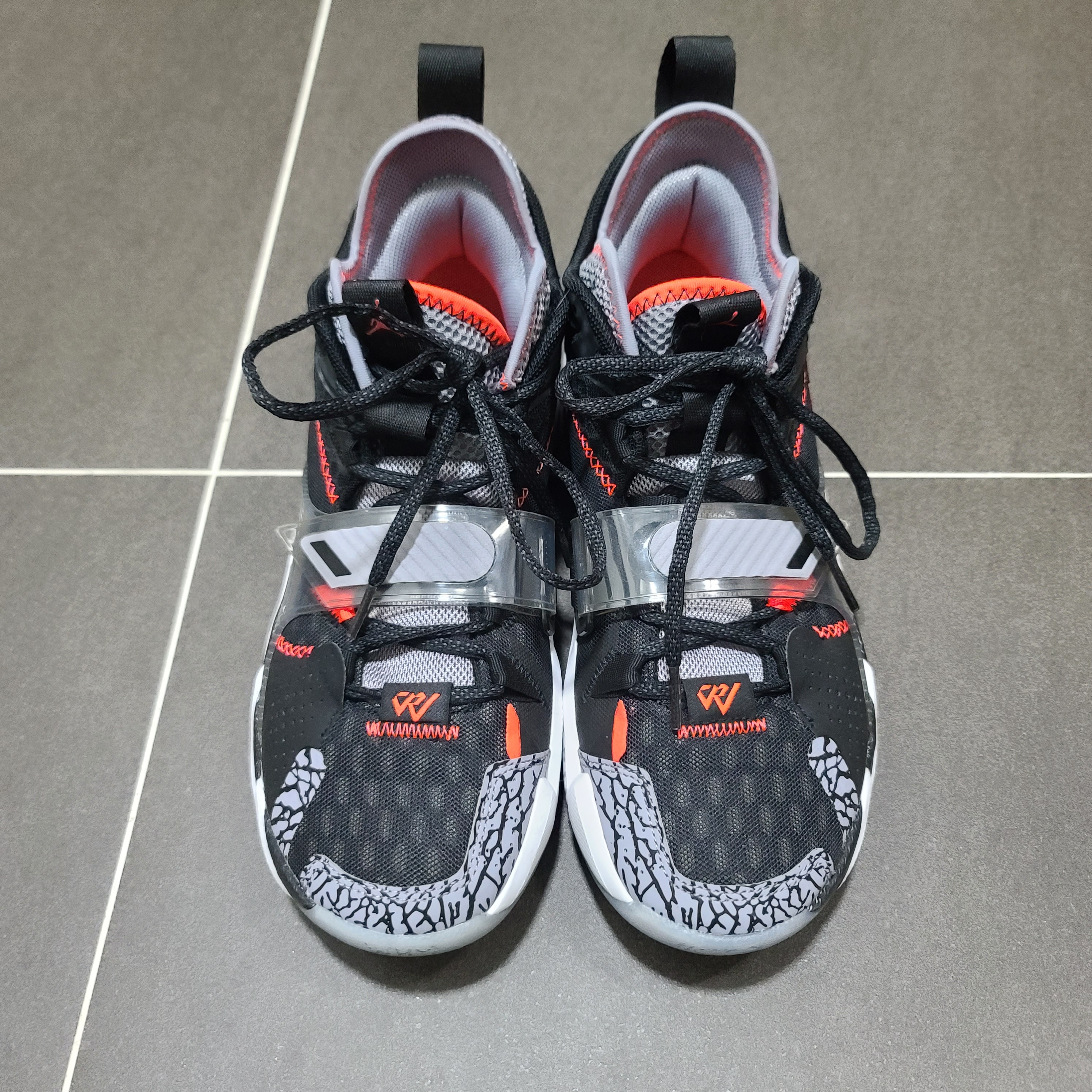 Jordan Why Not ZER0.3 PF Black Cement 착용 스타일 - 2