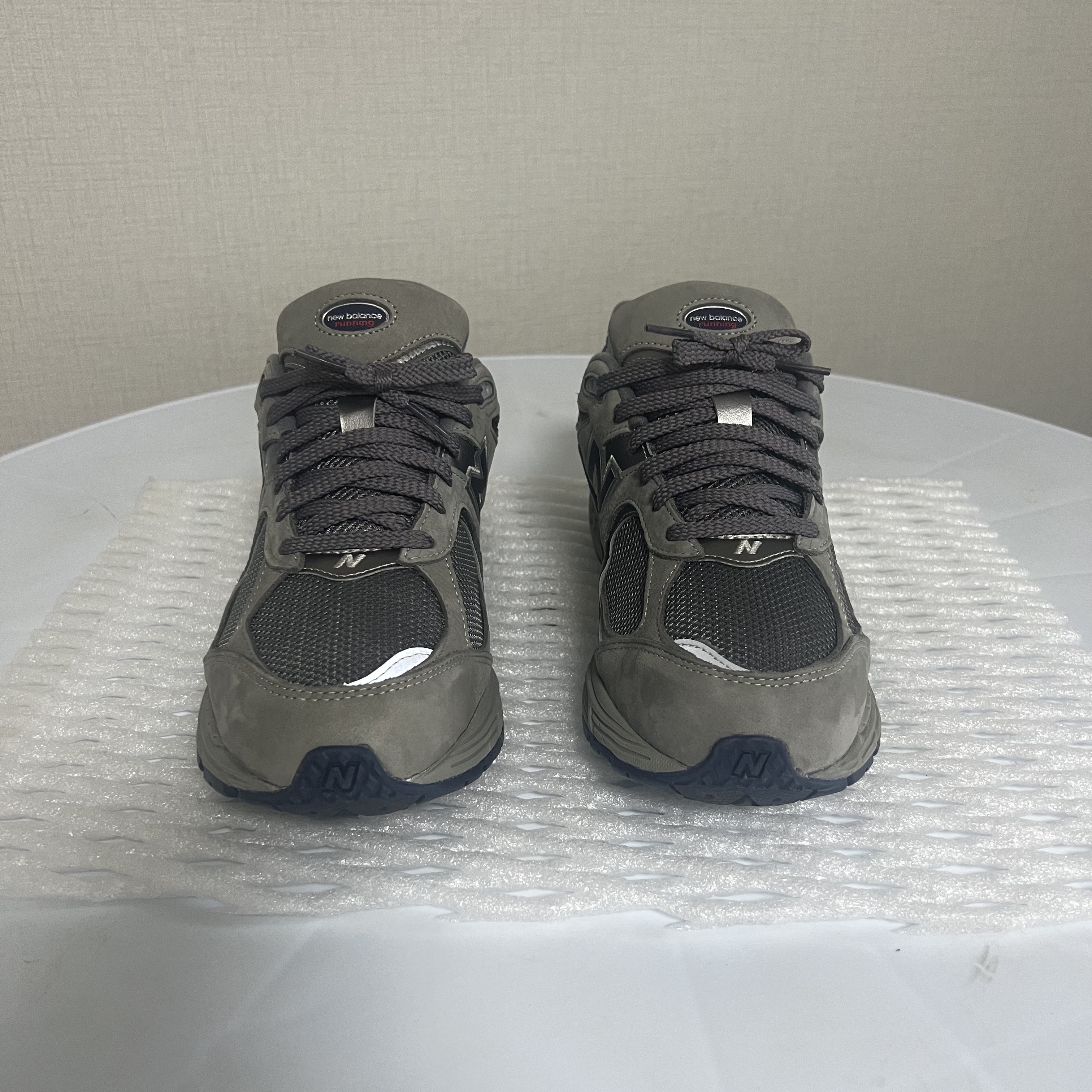 New Balance 2002R Gray 착용 스타일 - 1