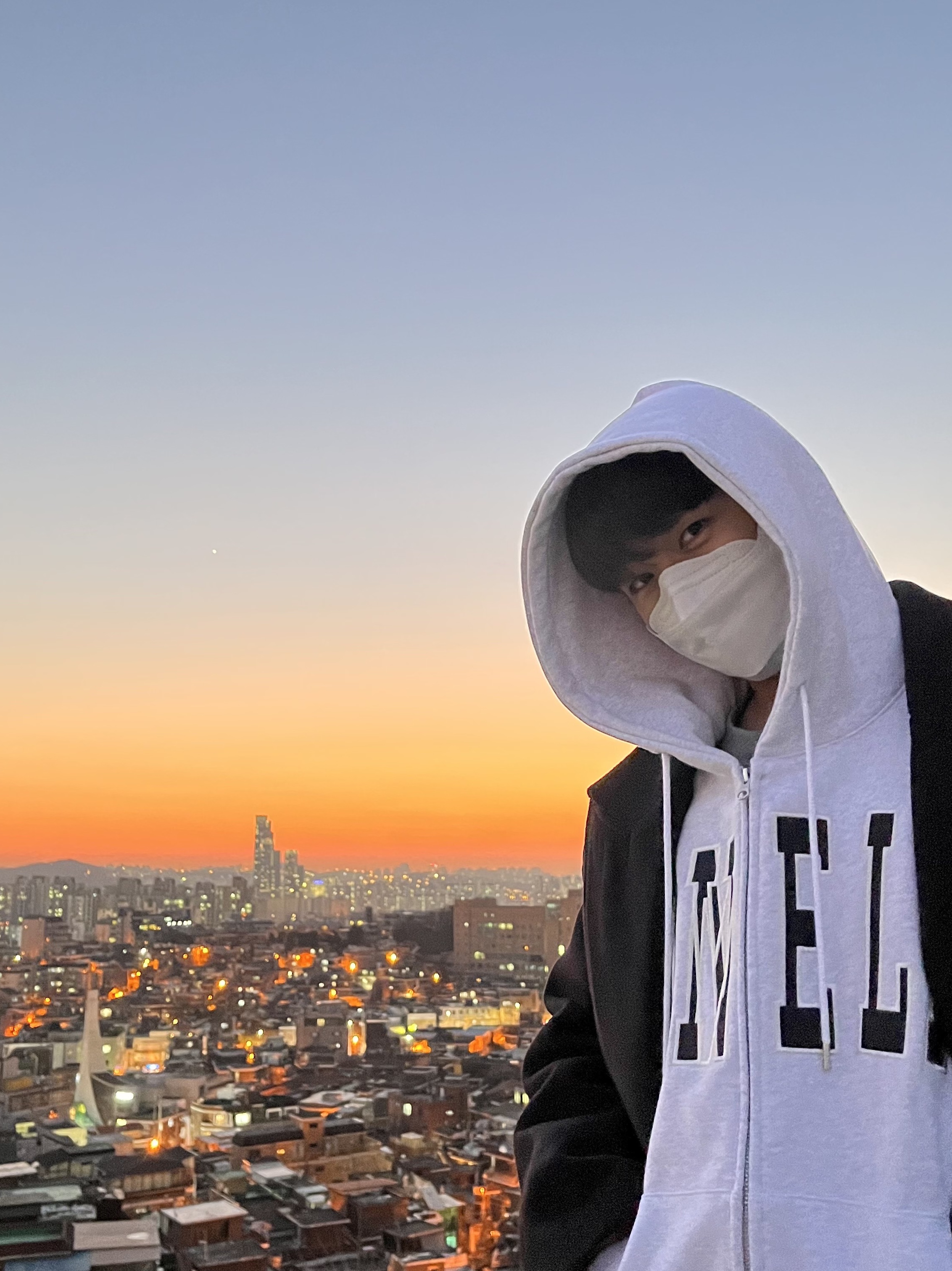 (W) Jordan 1 Low White Wolf Grey, Essentials Knit Pullover Sweater Concrete - Ssense Exclusive 착용 스타일