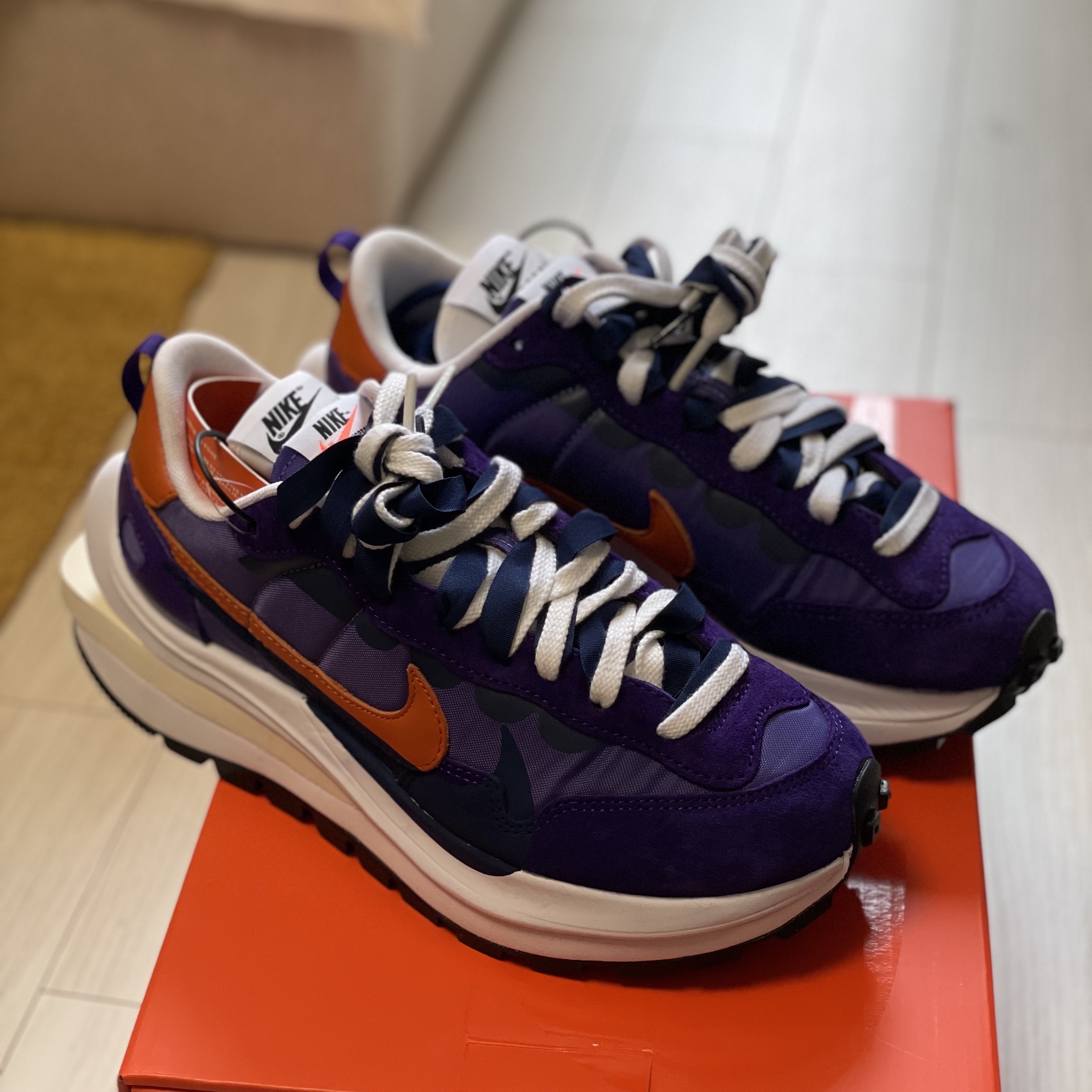 Nike x Sacai VaporWaffle Dark Iris 착용 스타일 - 2