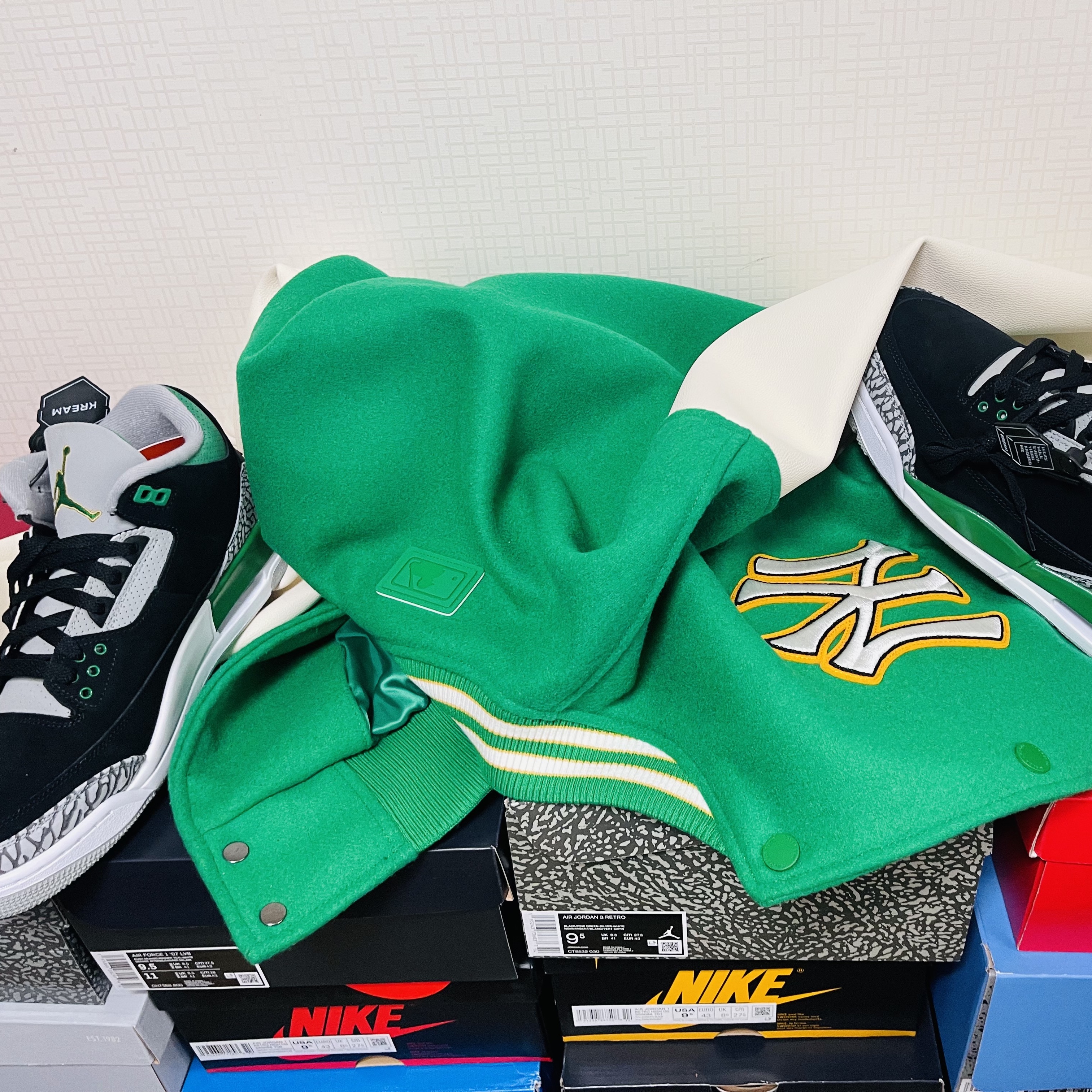 Jordan 3 Retro Cardinal Red, Jordan 3 Retro SE Unite - CHI Exclusive 착용 스타일 - 2