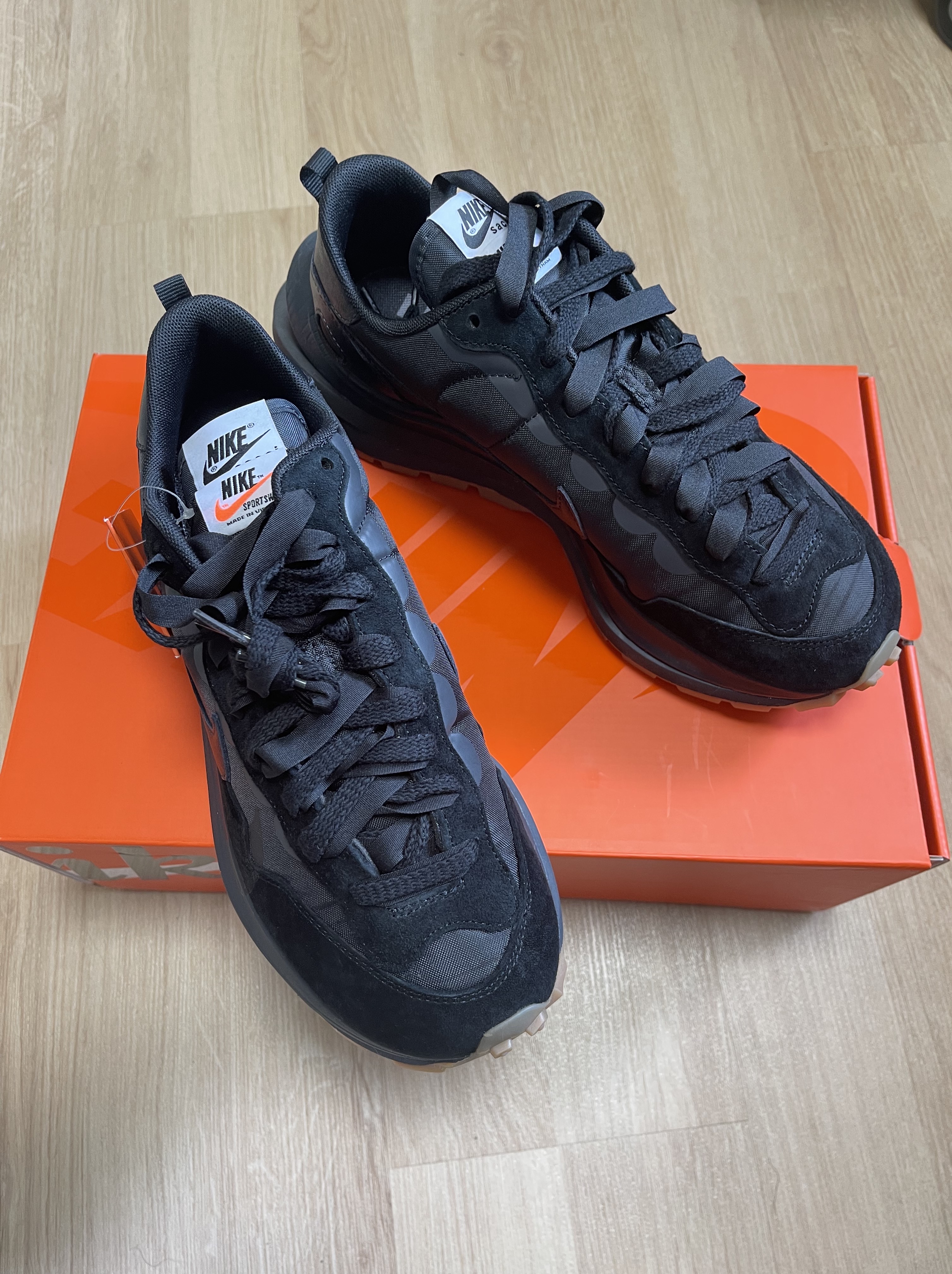 Nike x Sacai VaporWaffle Black and Gum, Nike x Sacai x Jean Paul Gaultier VaporWaffle Black White 착용 스타일 - 4