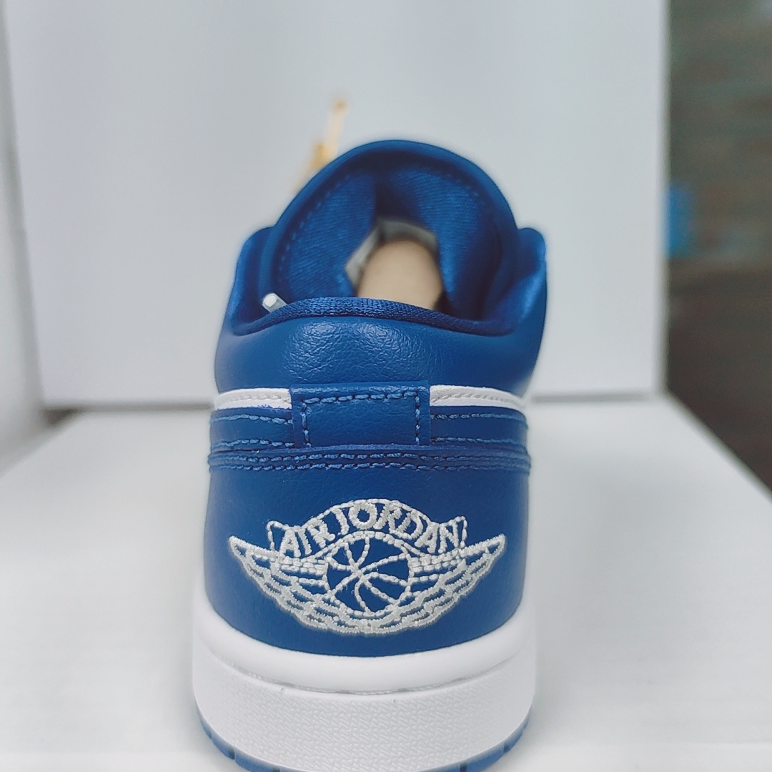 (W) Jordan 1 Low White Dark Marina Blue 착용 스타일 - 3
