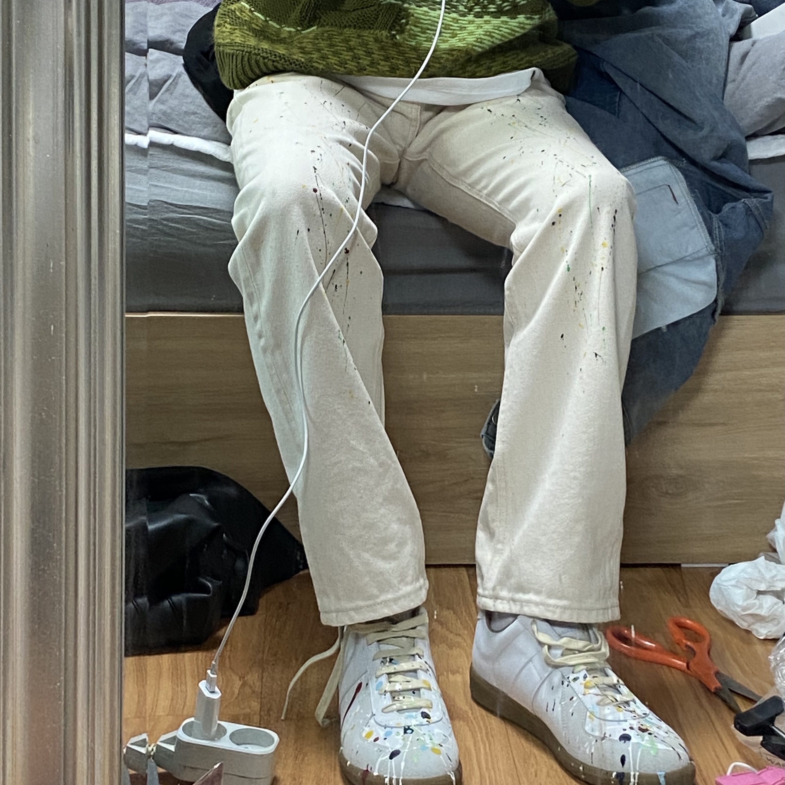 Maison Margiela Replica Paint Drop Sneakers 착용 스타일