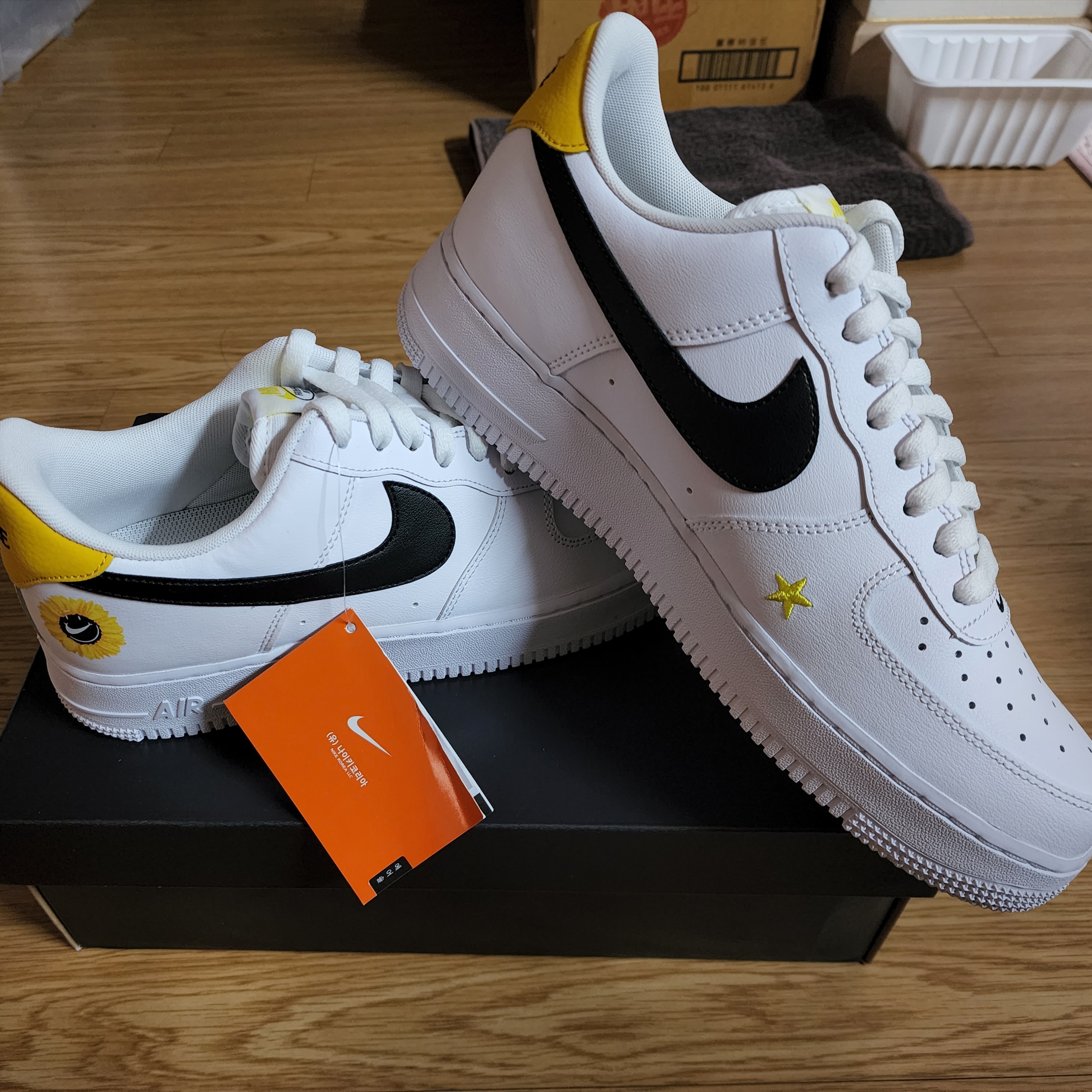 Nike Air Force 1 '07 LV8 2 Have a Nike Day 착용 스타일 - 2