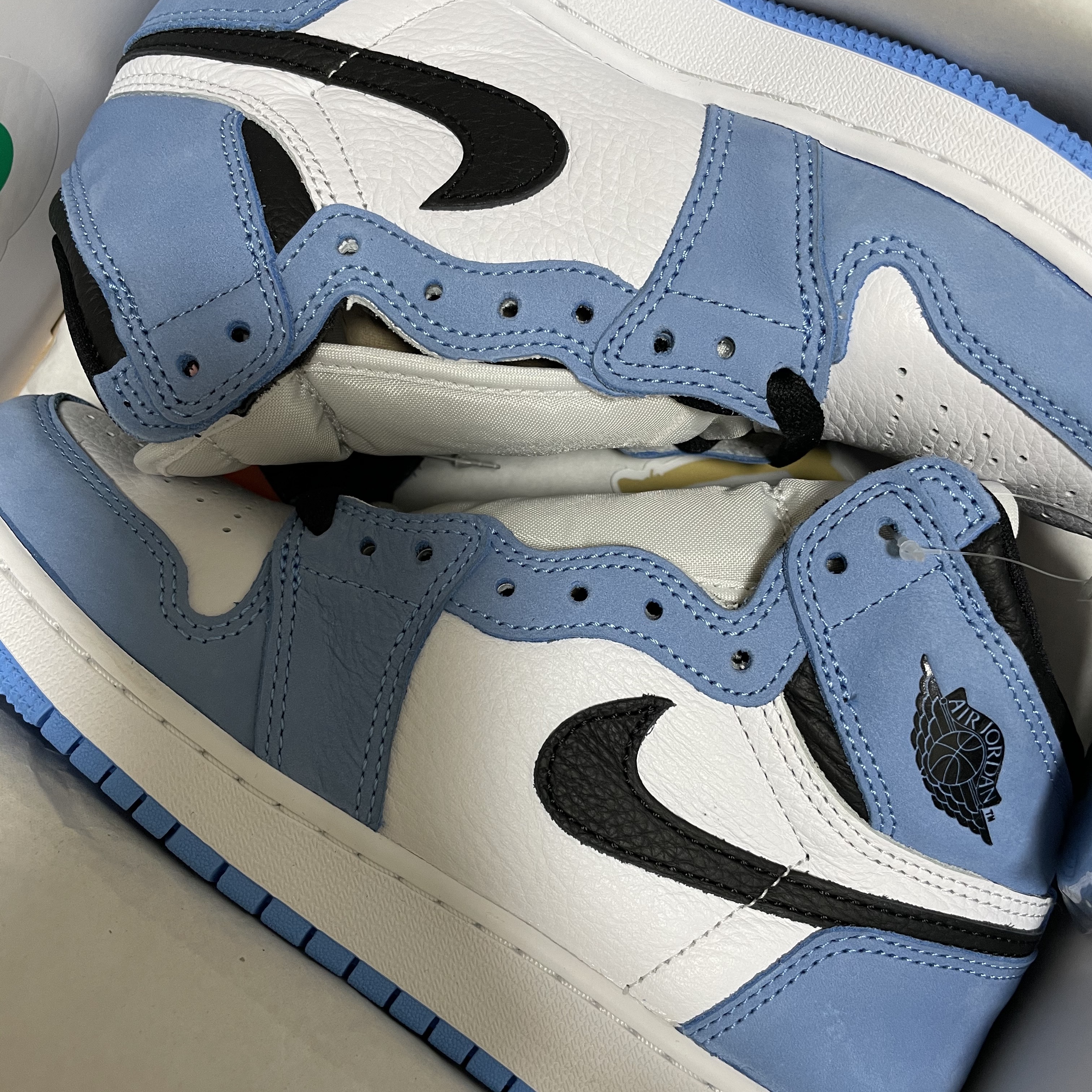 (GS) Jordan 1 Retro High OG University Blue 착용 스타일 - 1