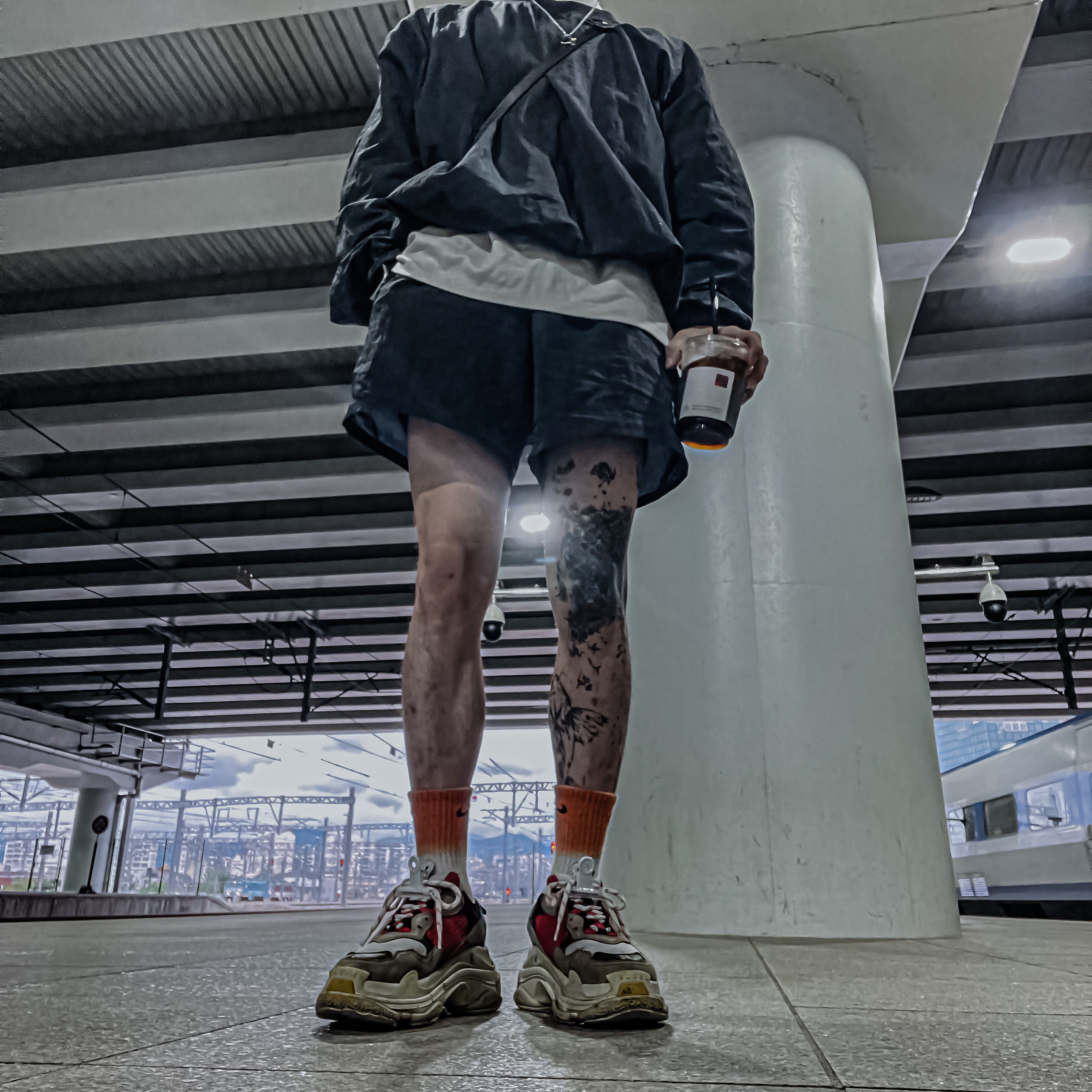 Balenciaga Triple S Grey Red Blue 2018 Reissue 착용 스타일