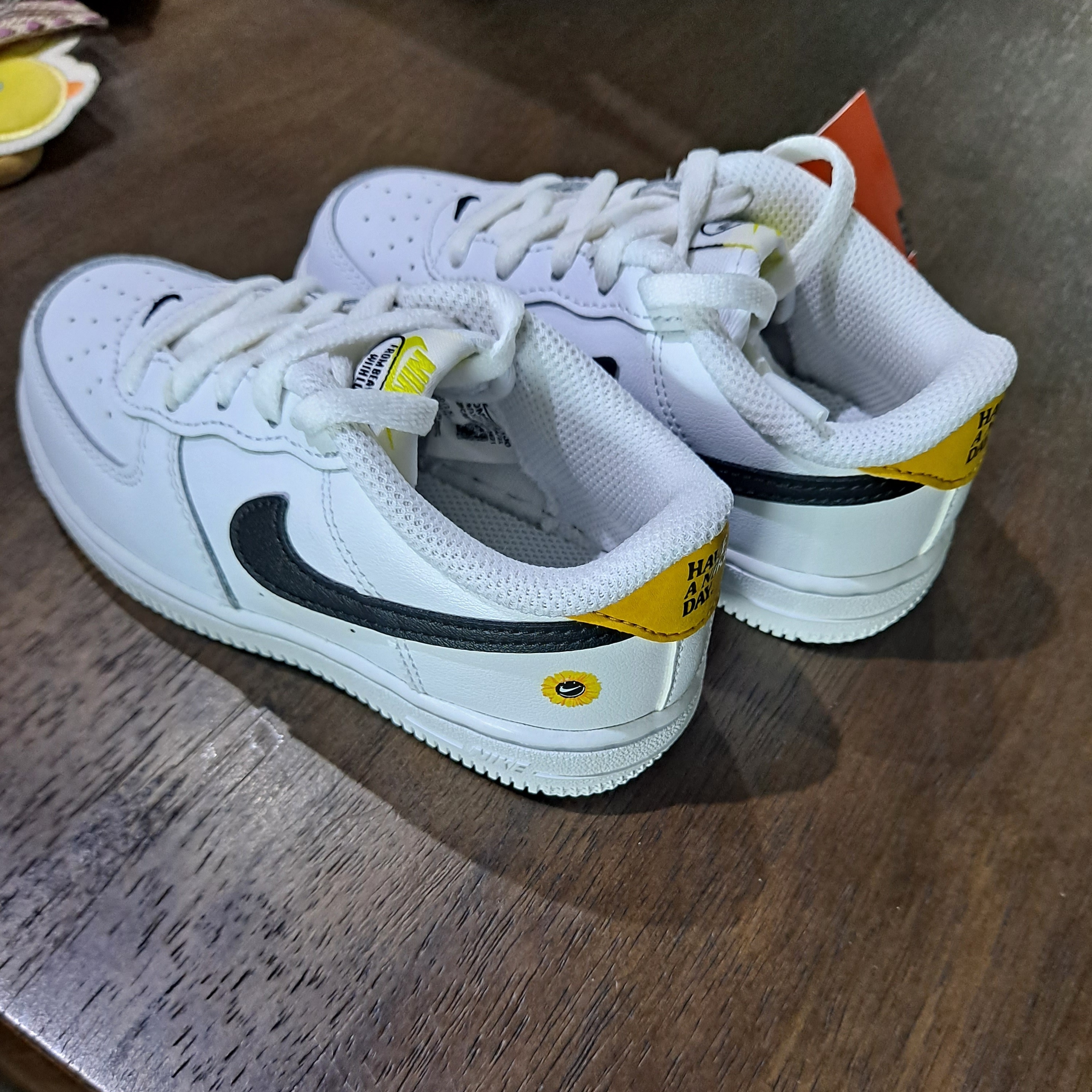 (TD) Nike Air Force 1 LV8 Have a Nike Day 착용 스타일