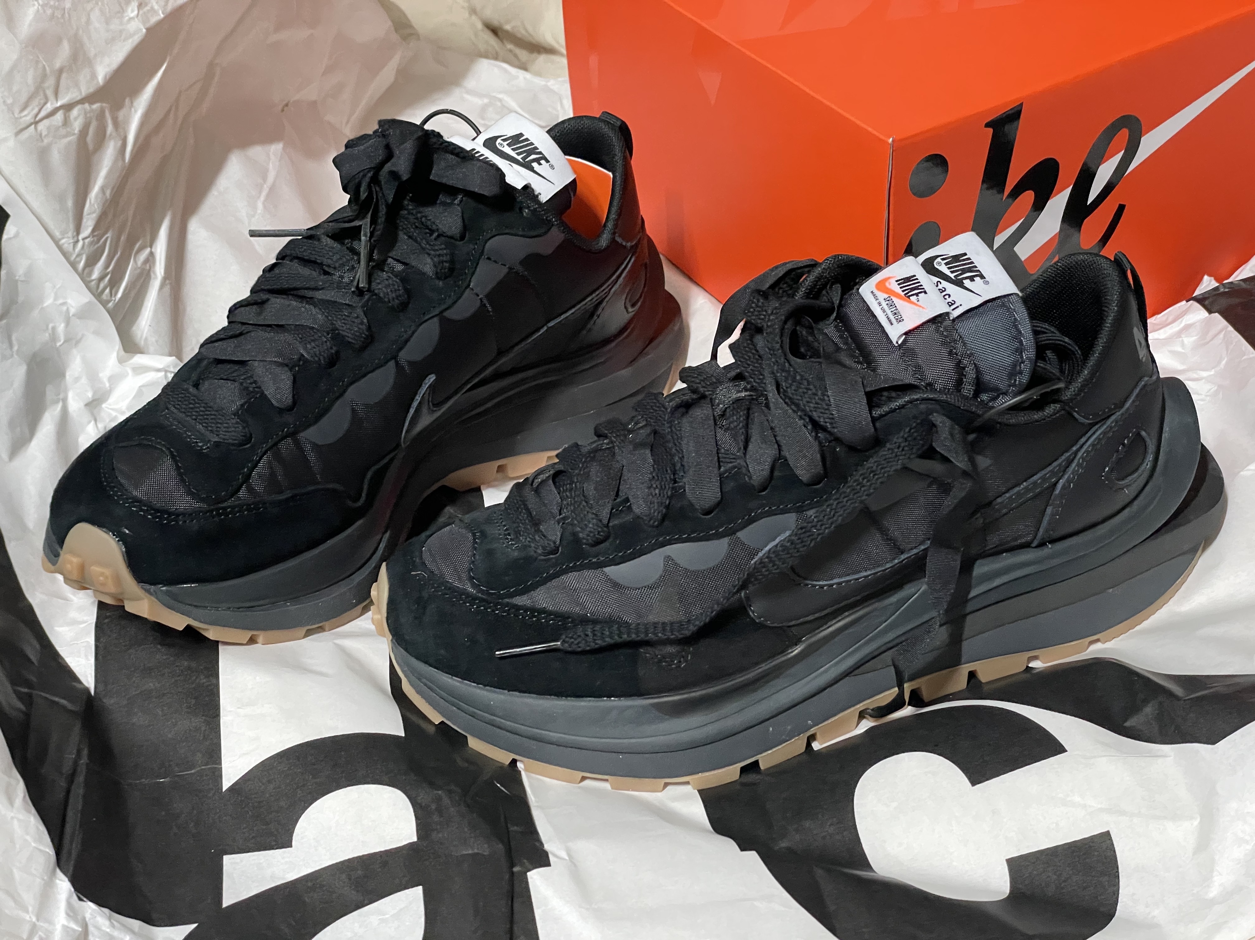 Nike x Sacai VaporWaffle Black and Gum 착용 스타일