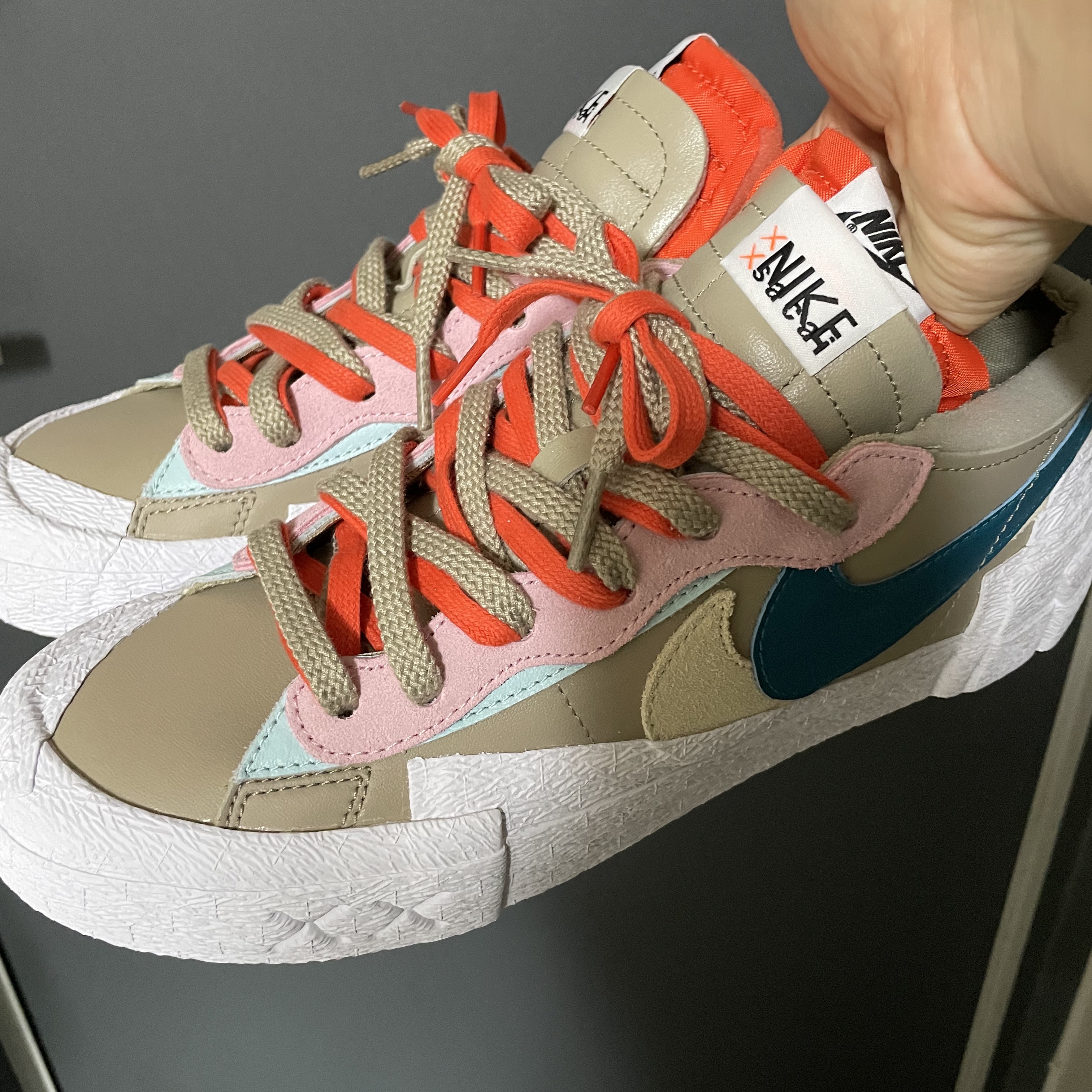 Nike x Sacai x Kaws Blazer Low Reed 착용 스타일