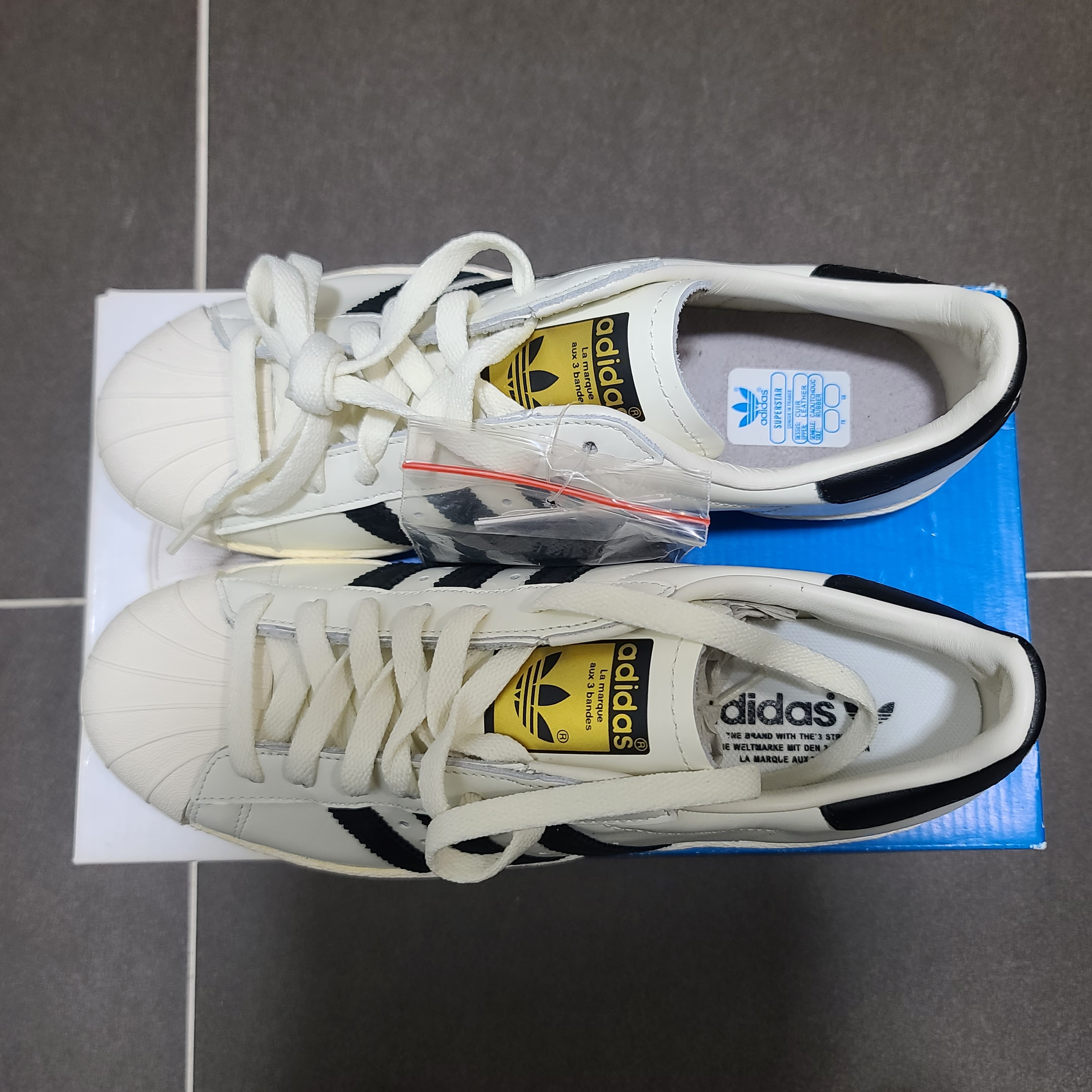 Adidas Superstar 80s Deluxe Vintage White Black 착용 스타일 - 4