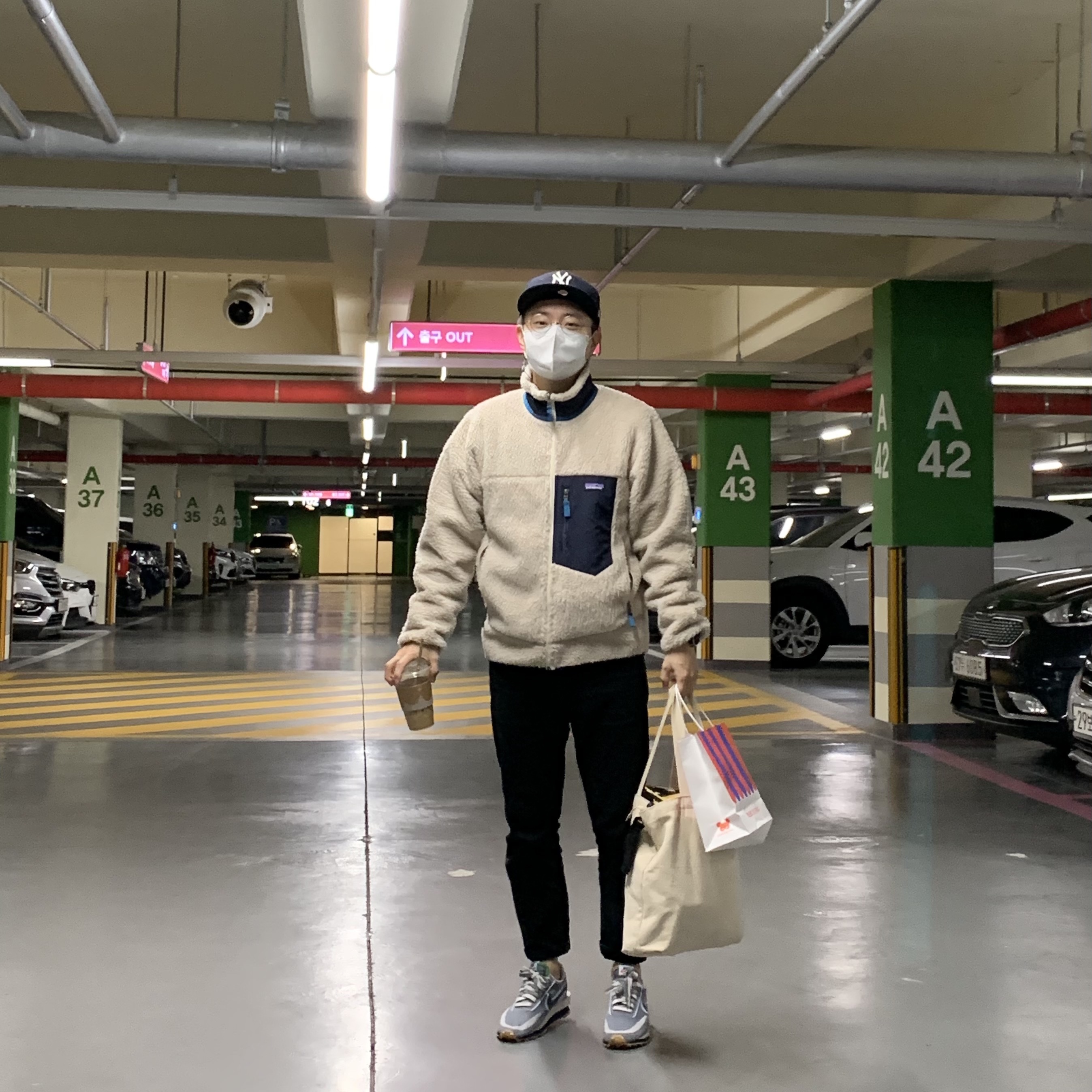 Patagonia Classic Retro-X Jacket Natural, Nike x Sacai x Clot LDWaffle Cool Grey 착용 스타일
