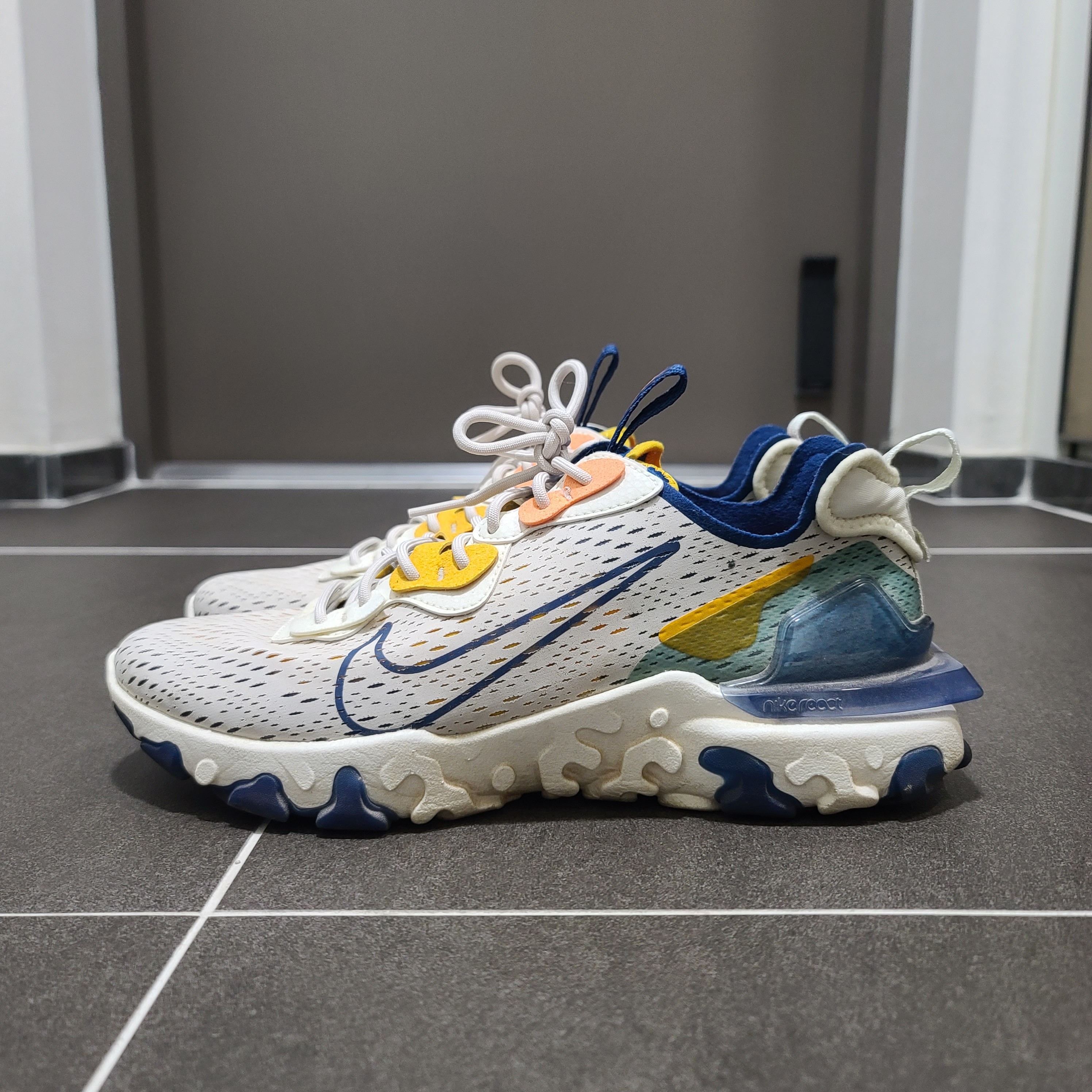 Nike React Vision Light Orewood Brown 착용 스타일 - 1