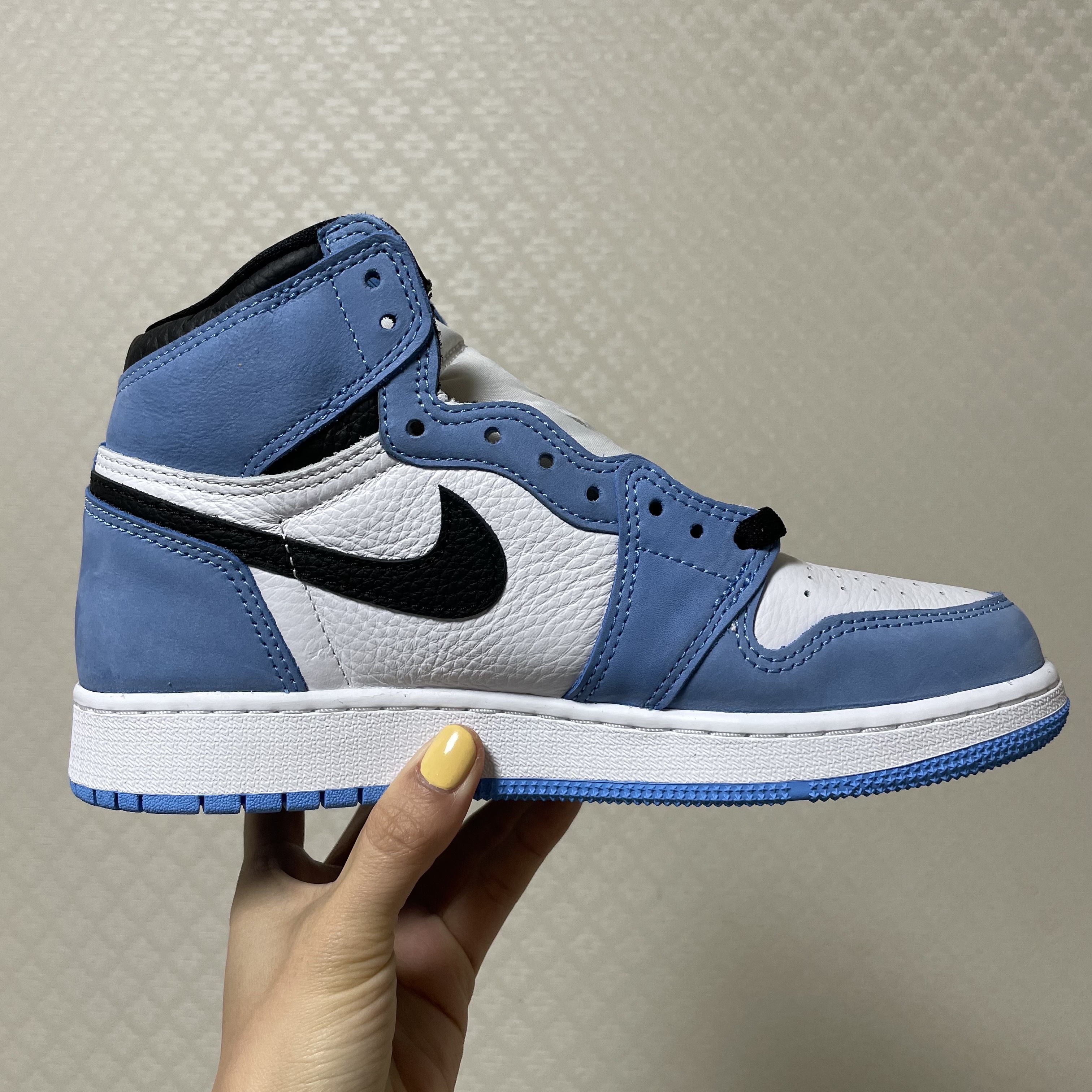 (GS) Jordan 1 Retro High OG University Blue 착용 스타일 - 2