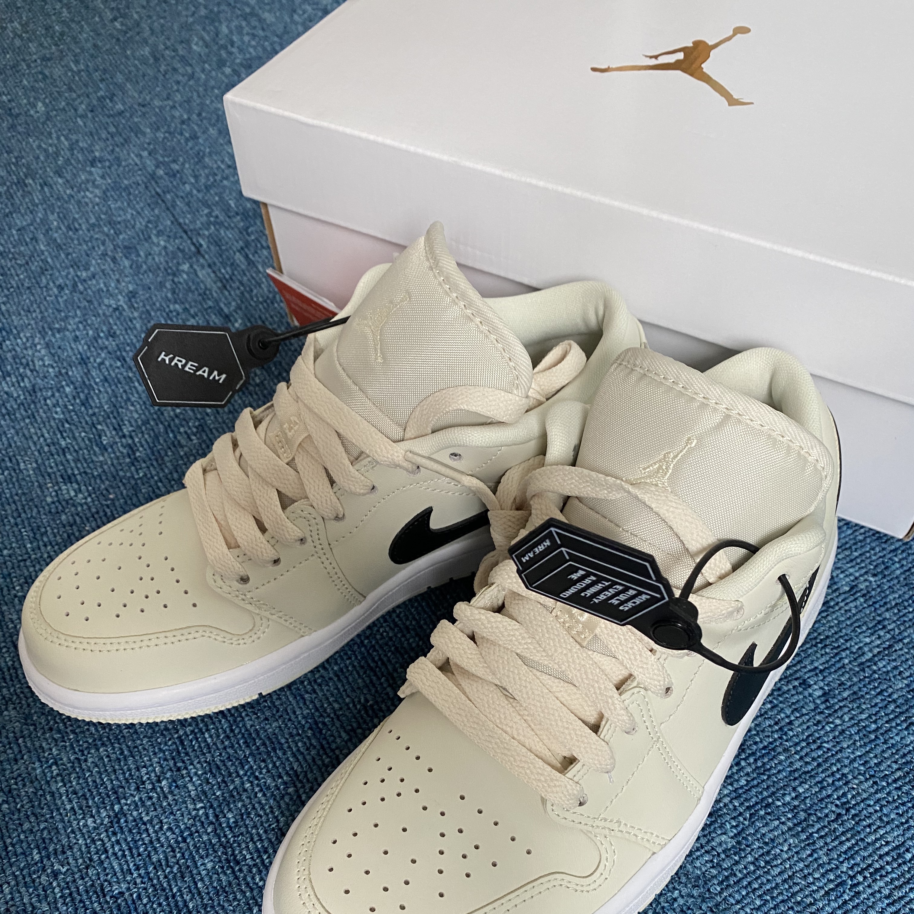 (W) Jordan 1 Low Coconut Milk 착용 스타일 - 1