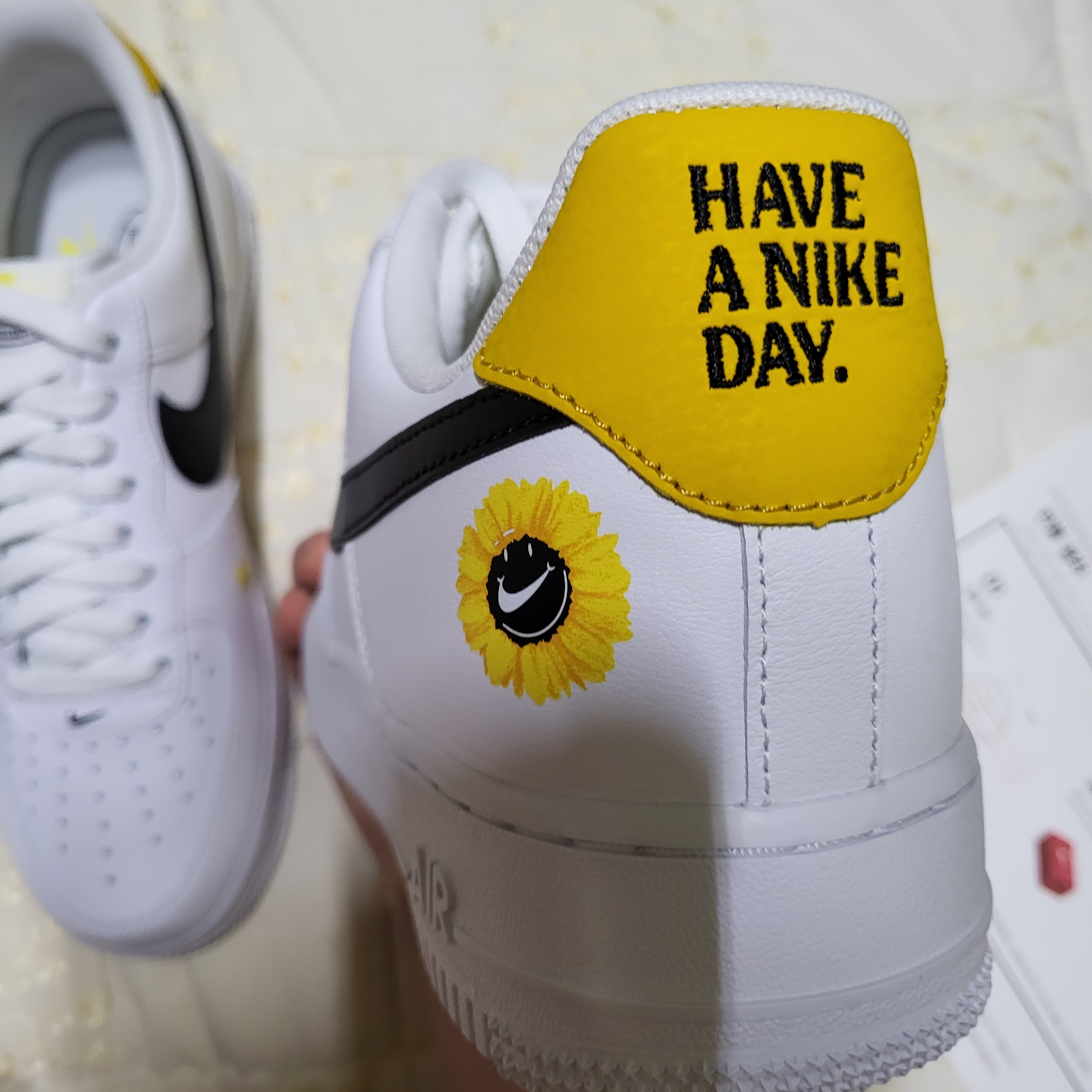 Nike Air Force 1 '07 LV8 2 Have a Nike Day 착용 스타일 - 1