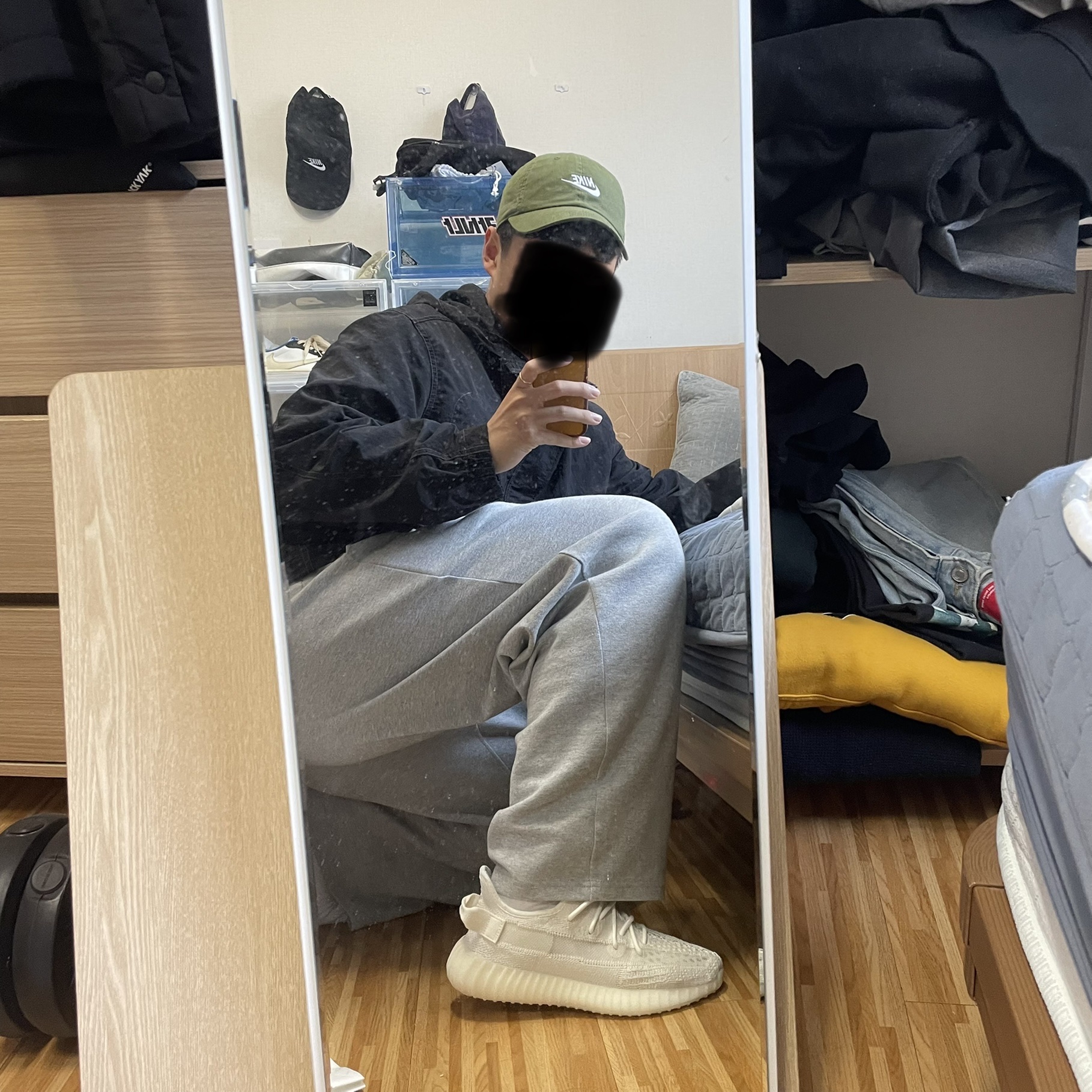 Adidas Yeezy Boost 350 V2 Bone 착용 스타일 - 2