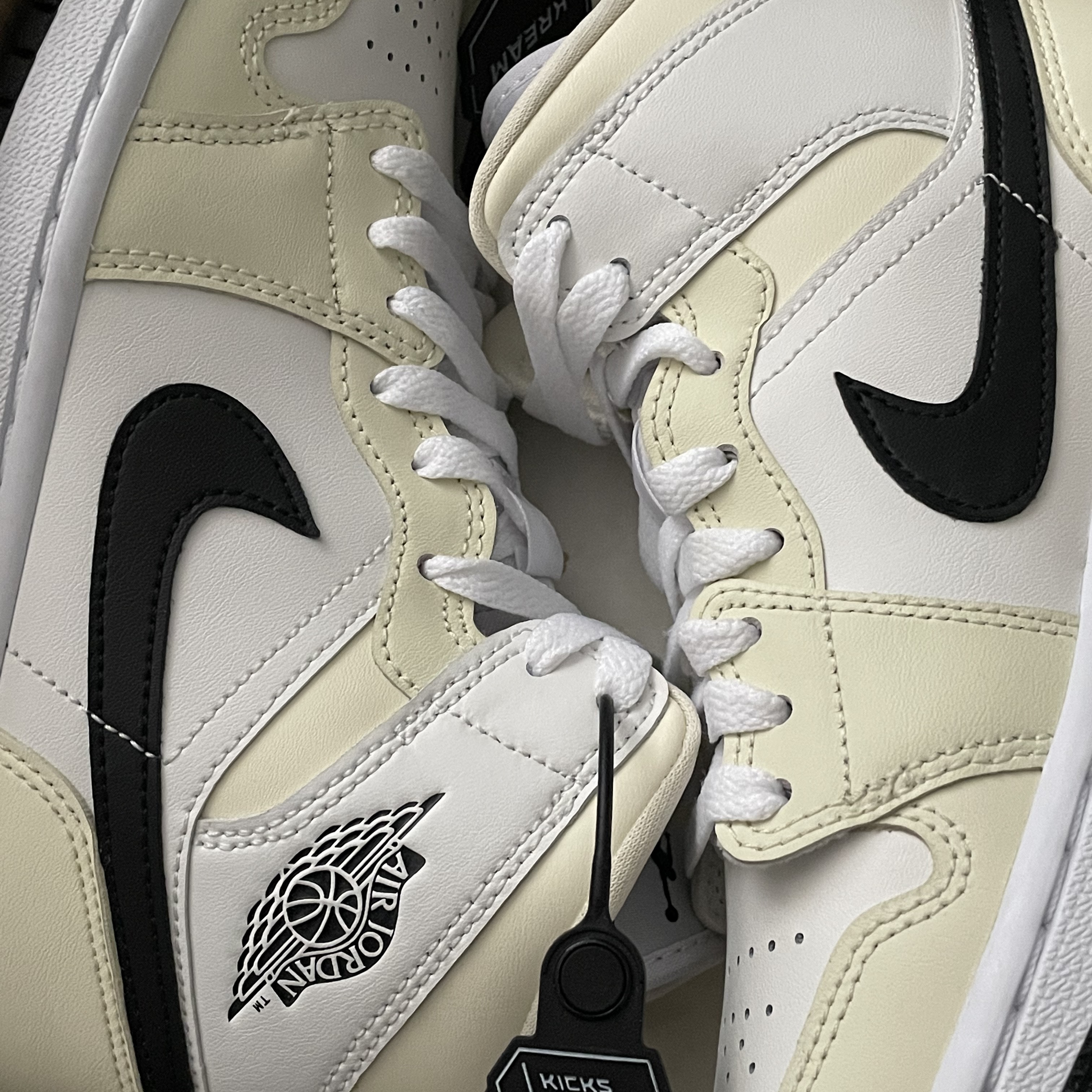 (W) Jordan 1 Mid Coconut Milk 착용 스타일