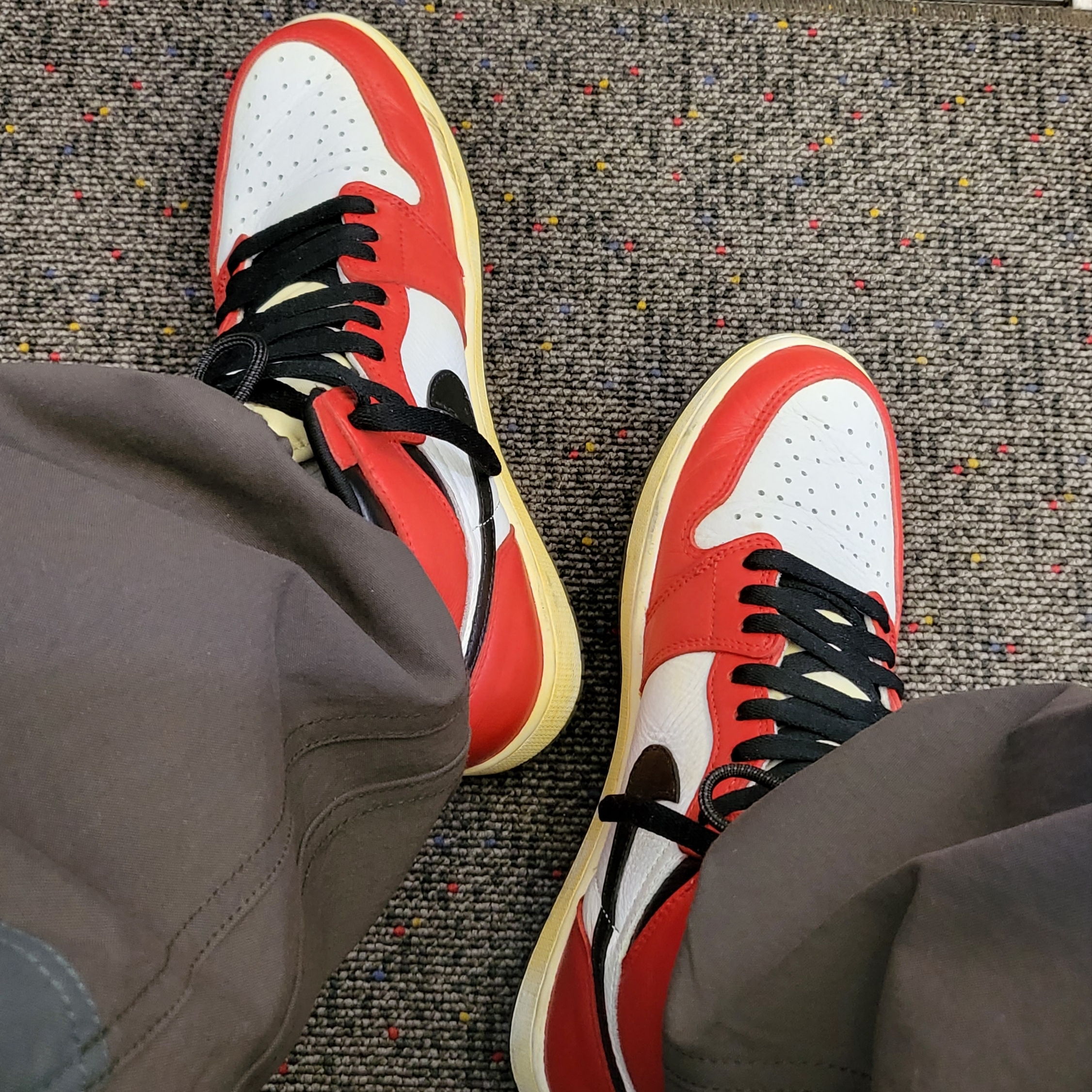 Jordan 1 Retro High OG Light Fusion Red 착용 스타일