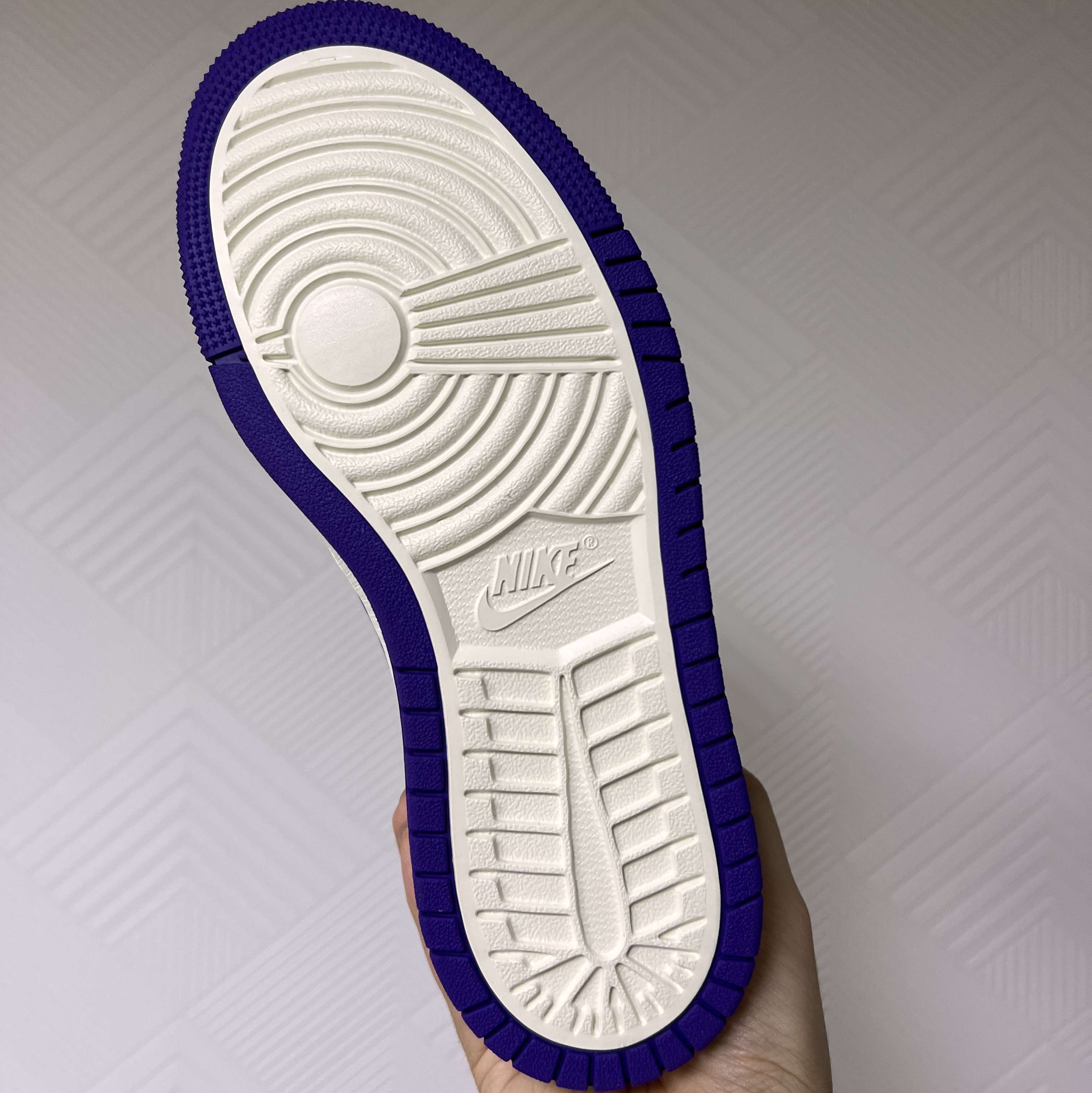 (W) Jordan 1 Zoom Air CMFT Purple Black 착용 스타일 - 5